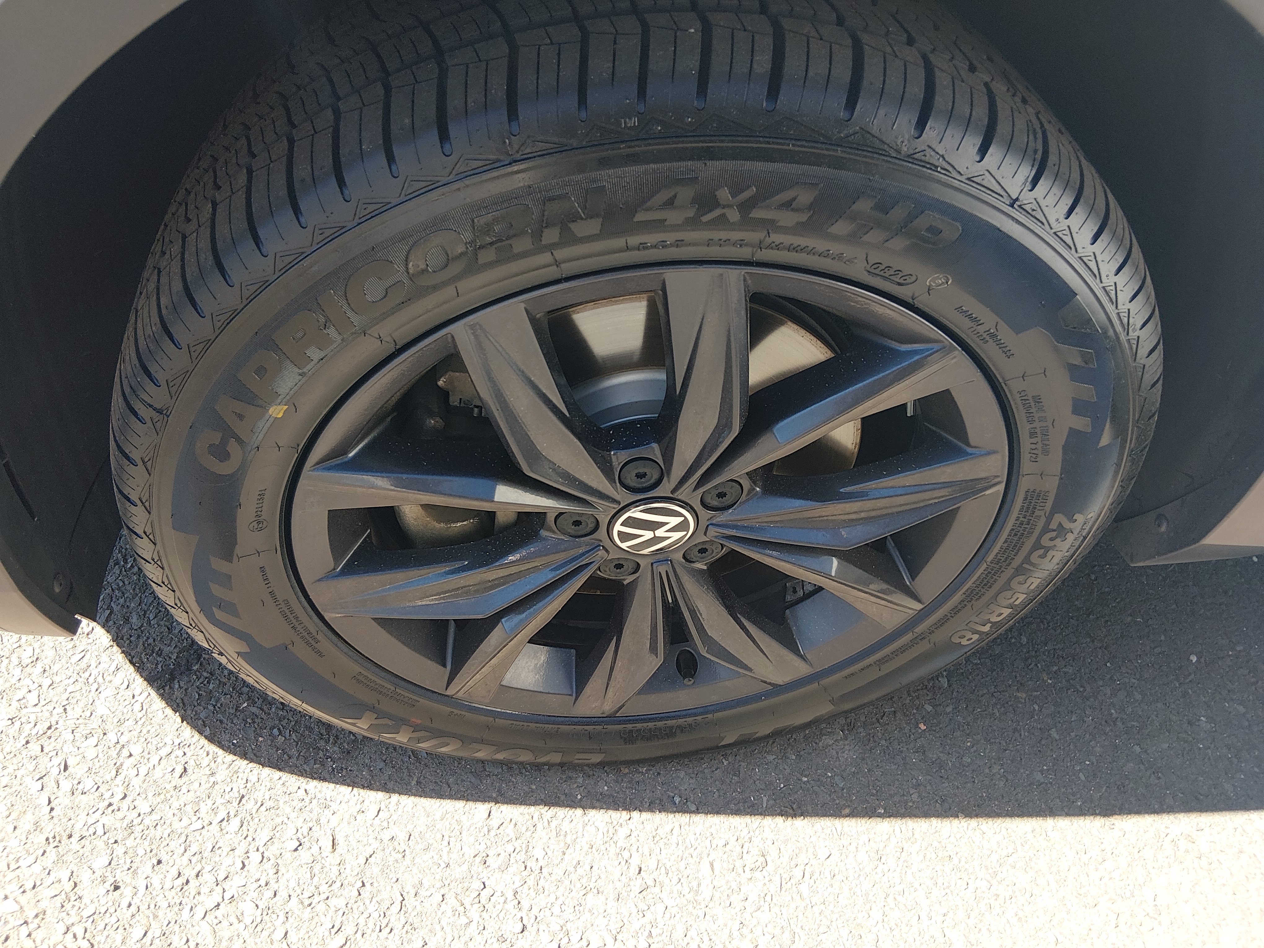 2023 Volkswagen Tiguan SE - Photo 10