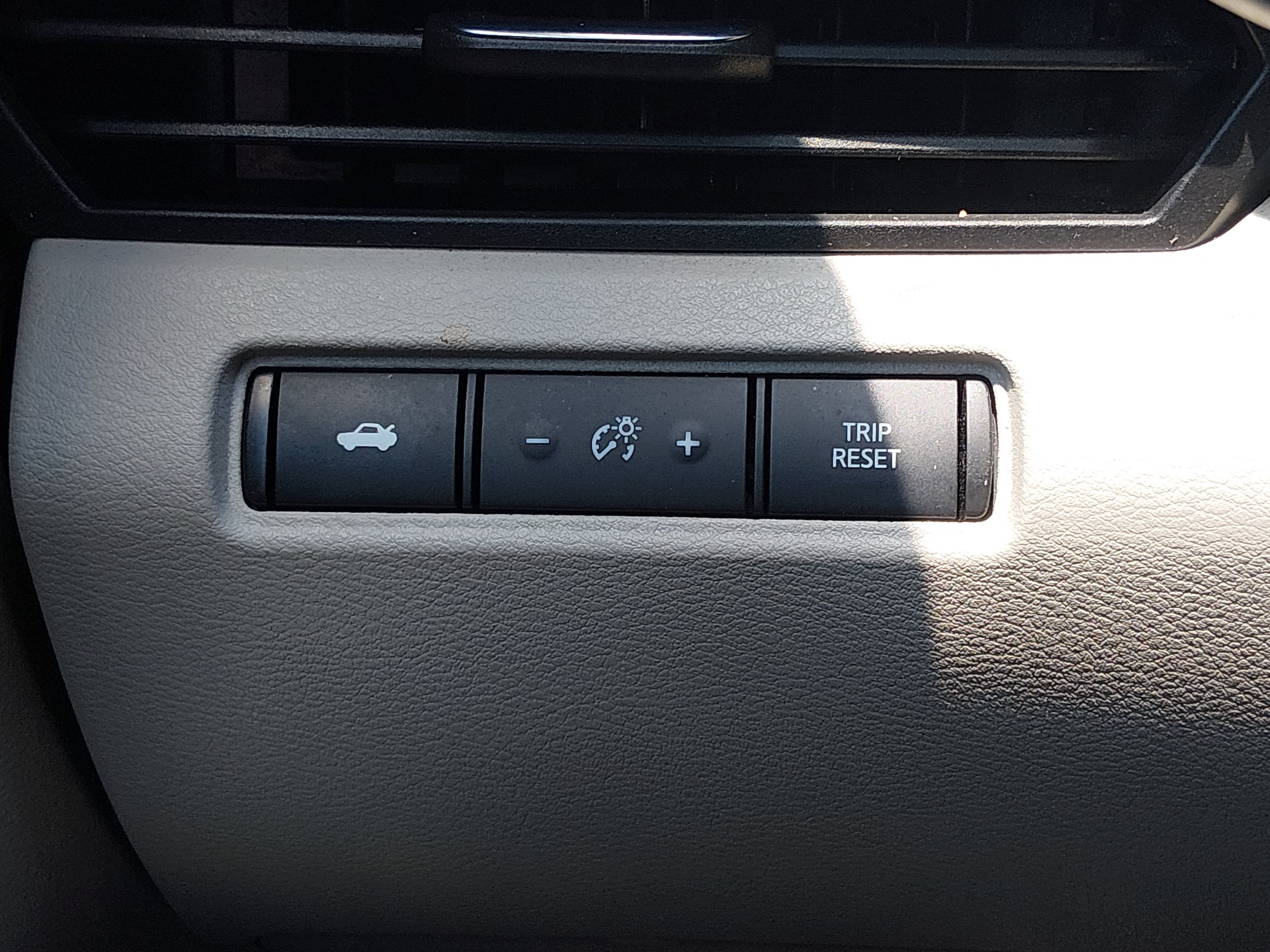 2025 Nissan Altima SV - Photo 13