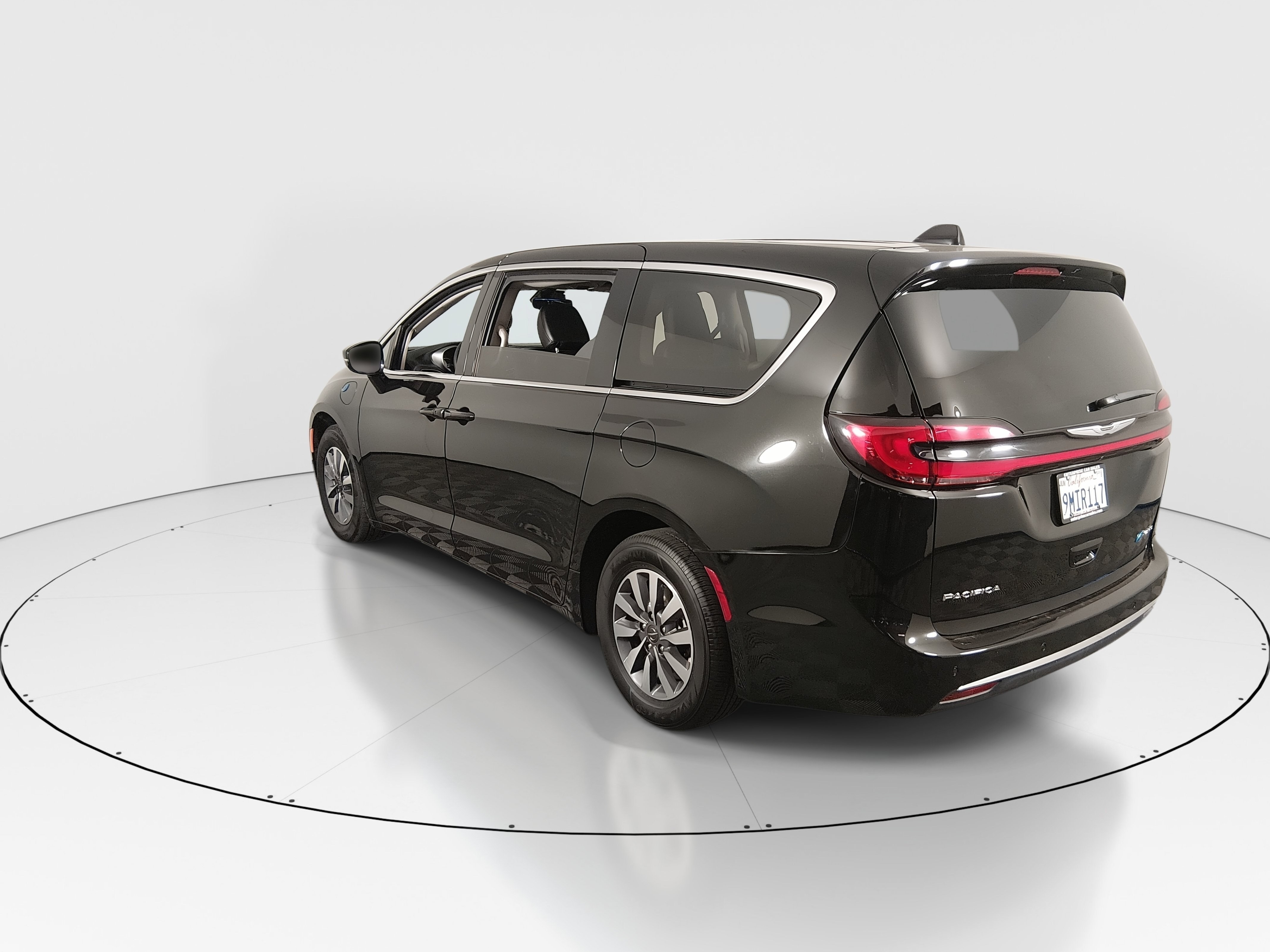 2024 Chrysler Pacifica PHEV Select - Photo 5