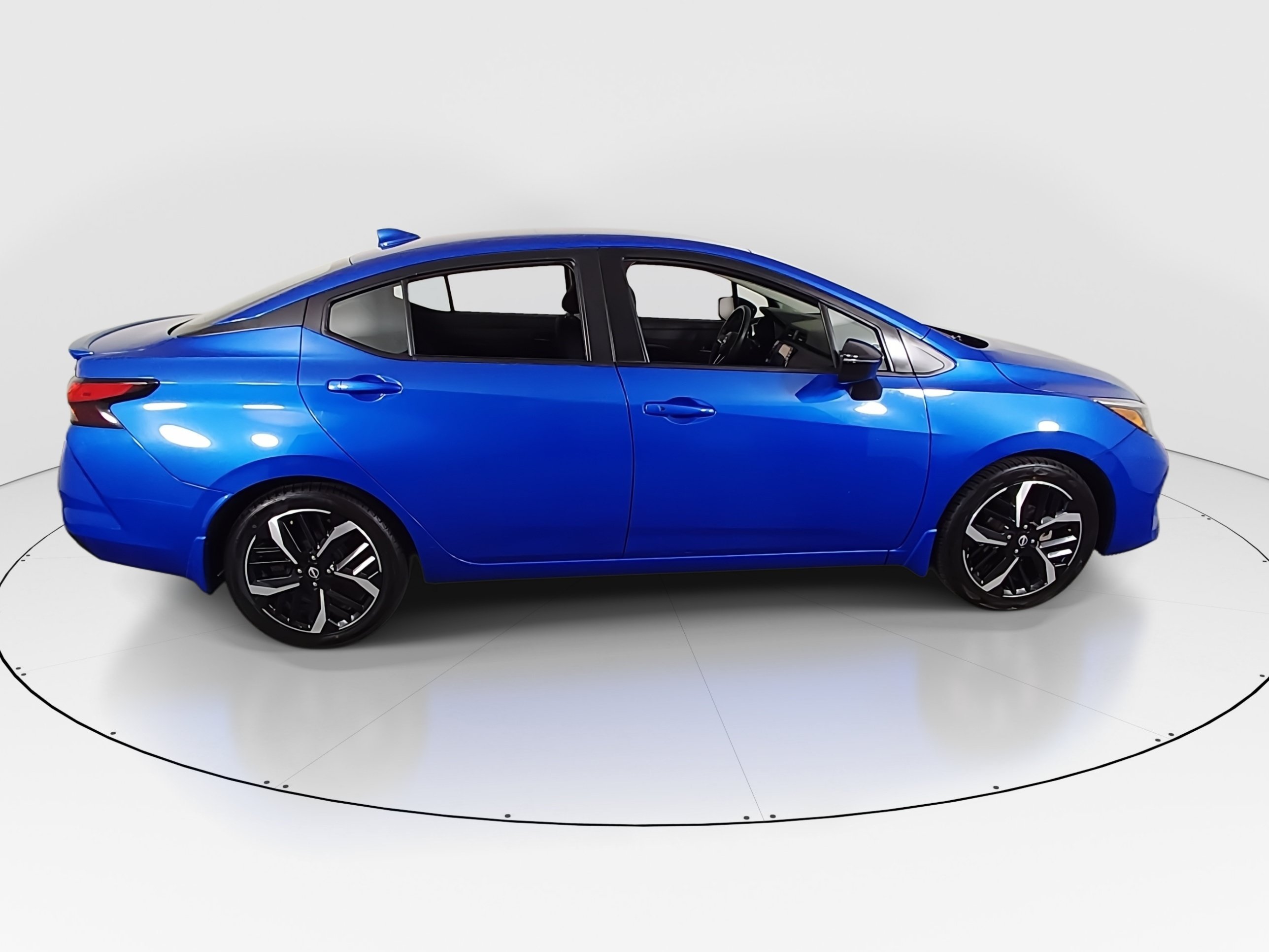 2024 Nissan Versa Sedan SR - Photo 8