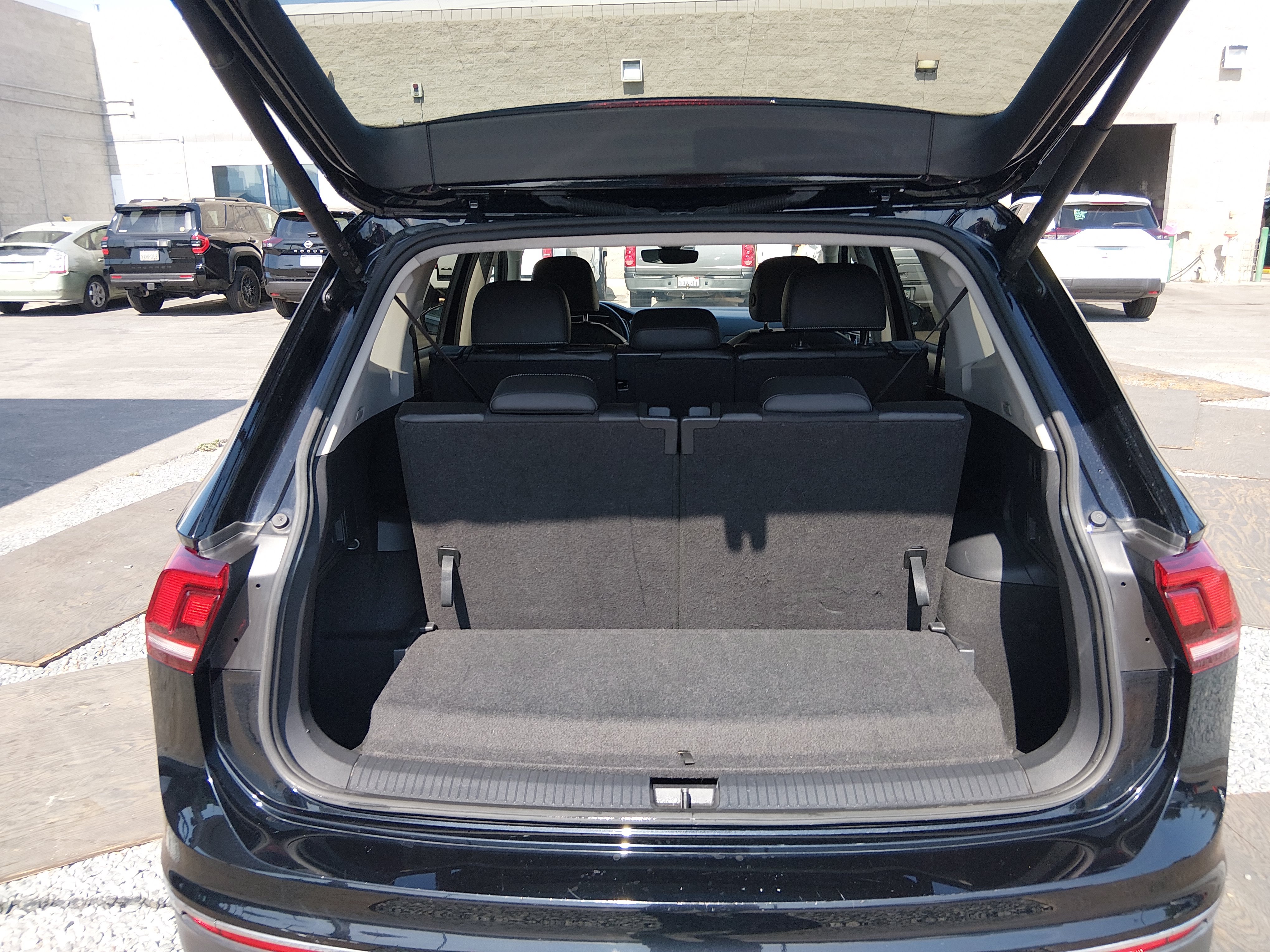 2024 Volkswagen Tiguan SE - Photo 11