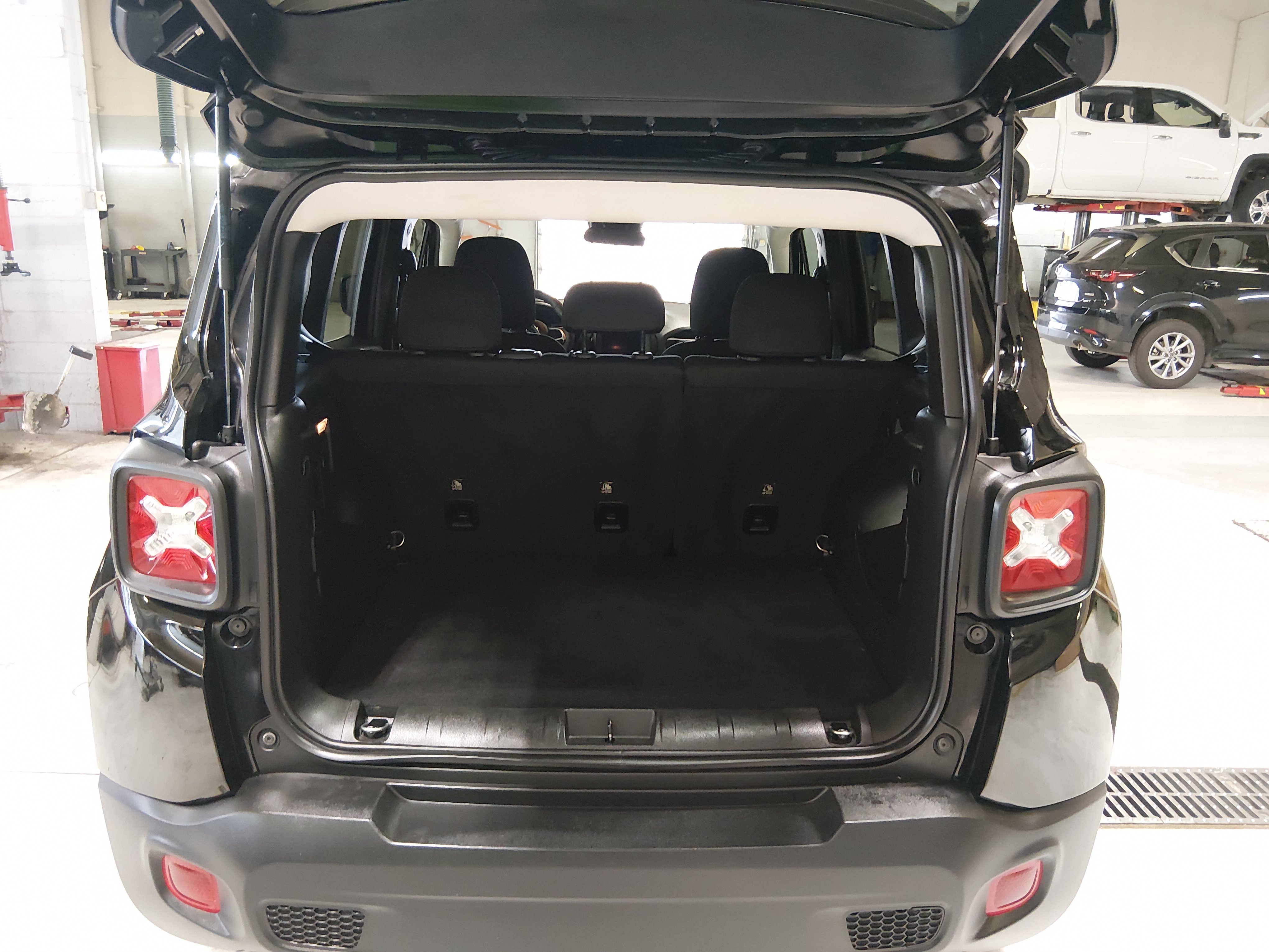 2023 Jeep Renegade Latitude - Photo 11