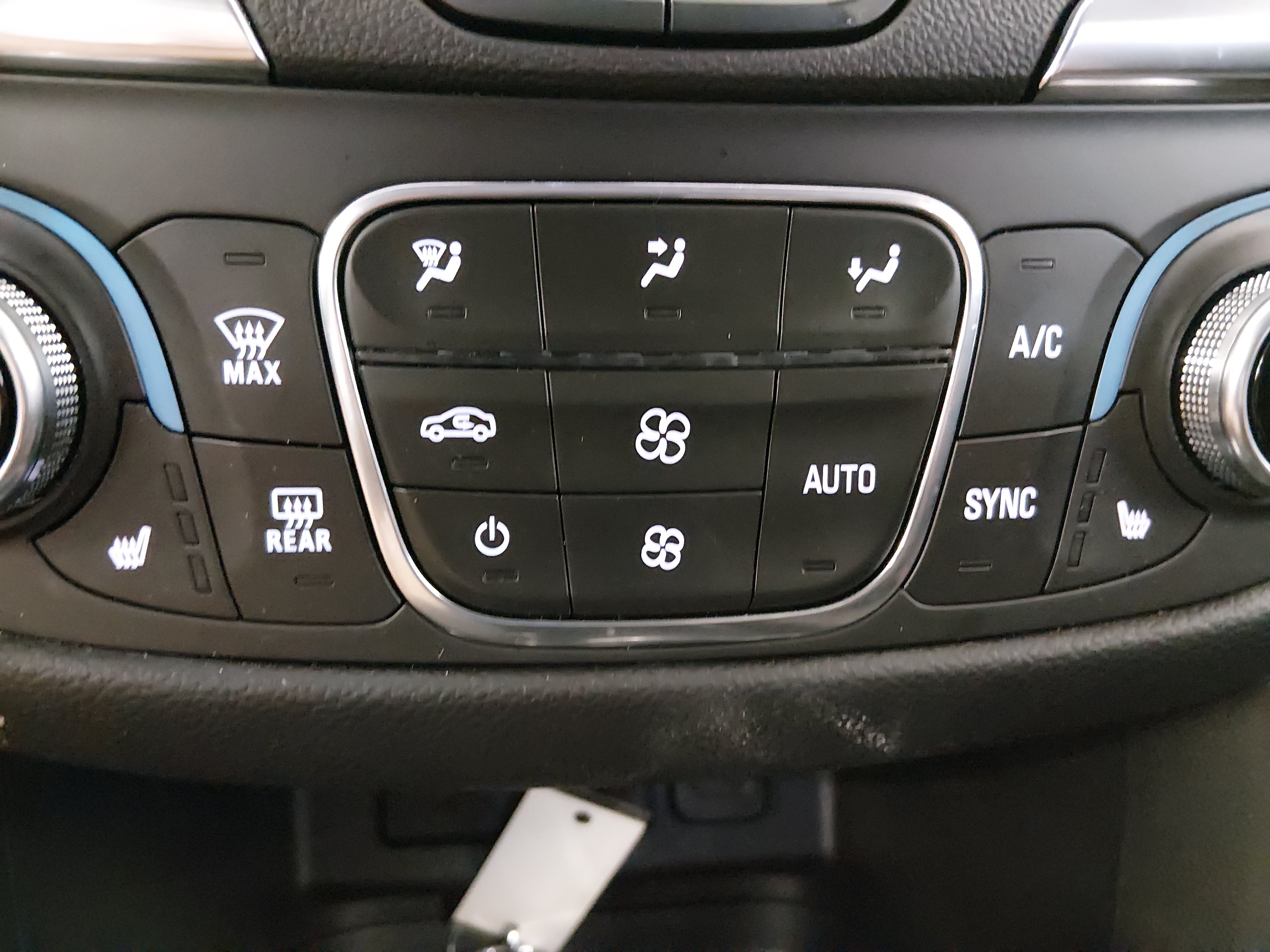 2024 Chevrolet Equinox LT - Photo 17