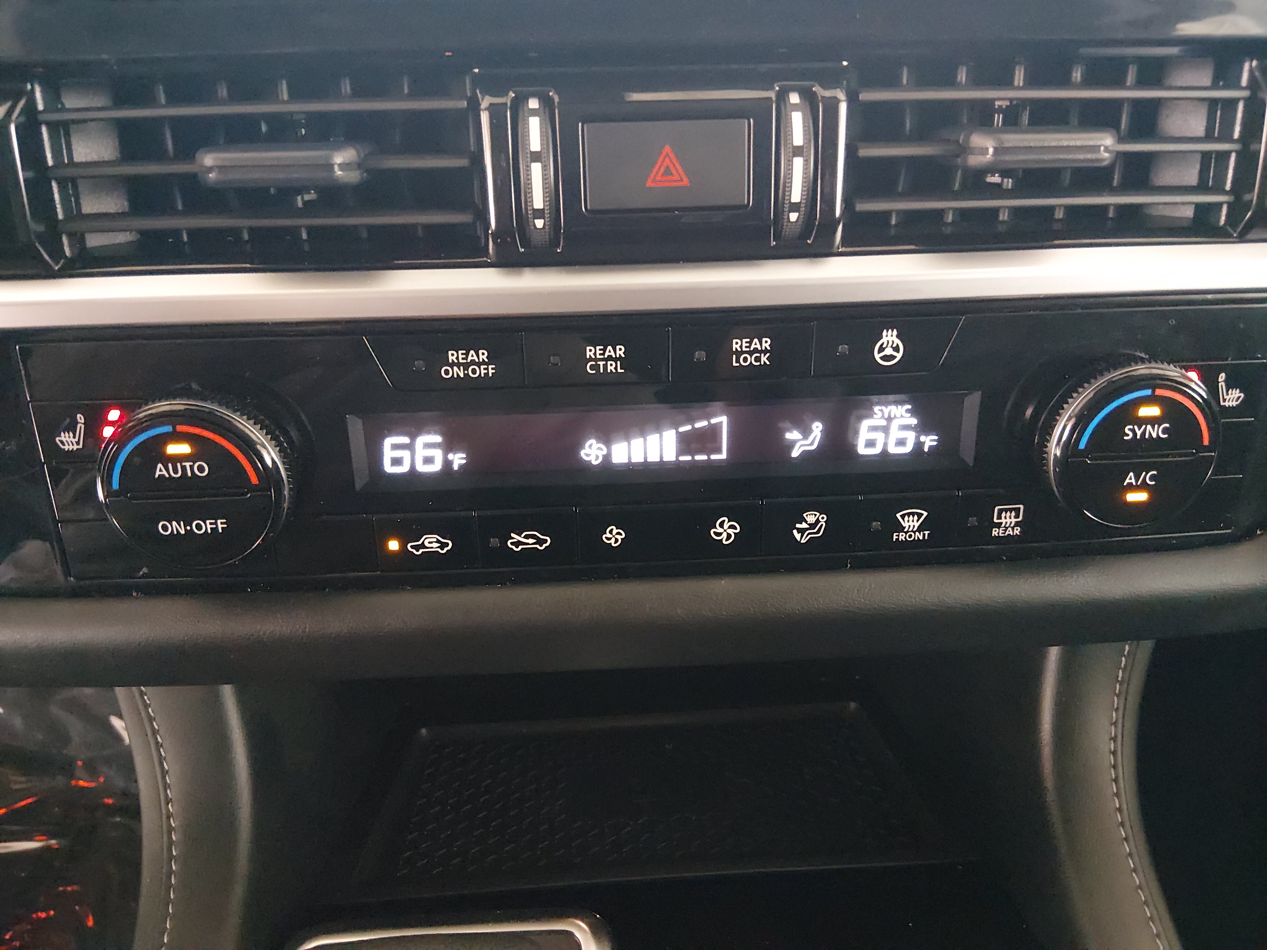 2024 Nissan Pathfinder SL - Photo 18