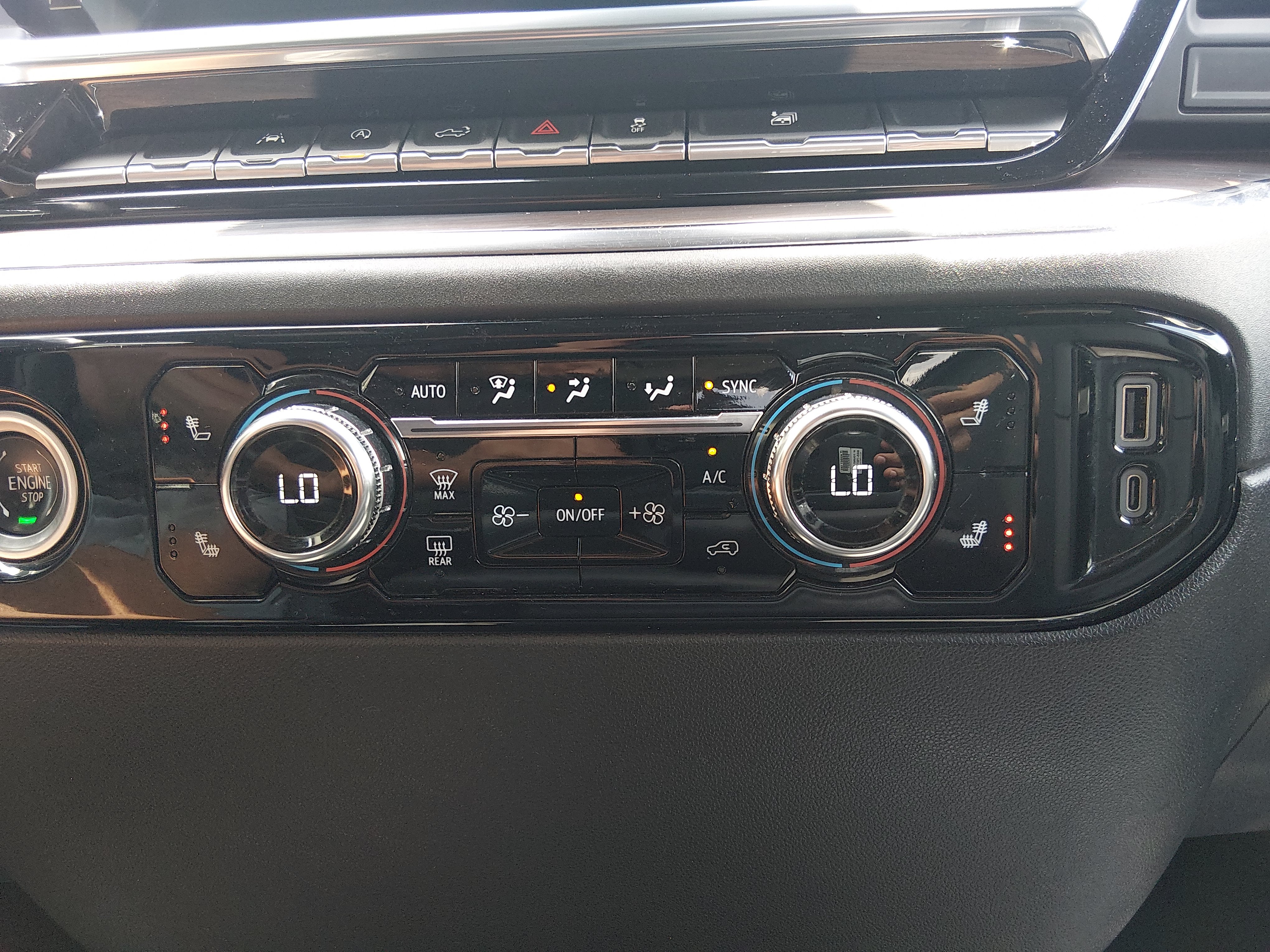 2024 GMC Sierra 1500 SLT - Photo 19