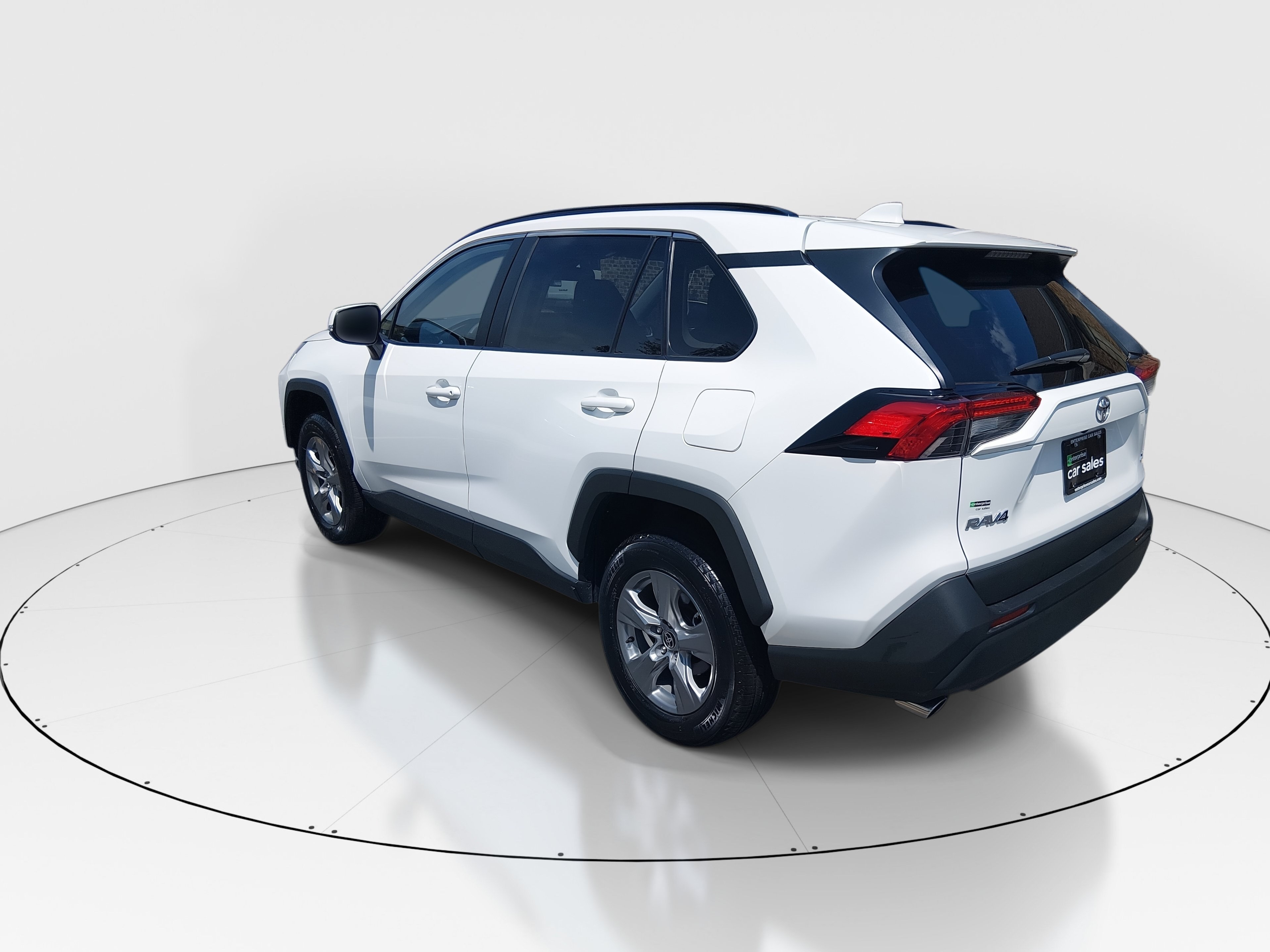 2024 Toyota RAV4 XLE - Photo 5