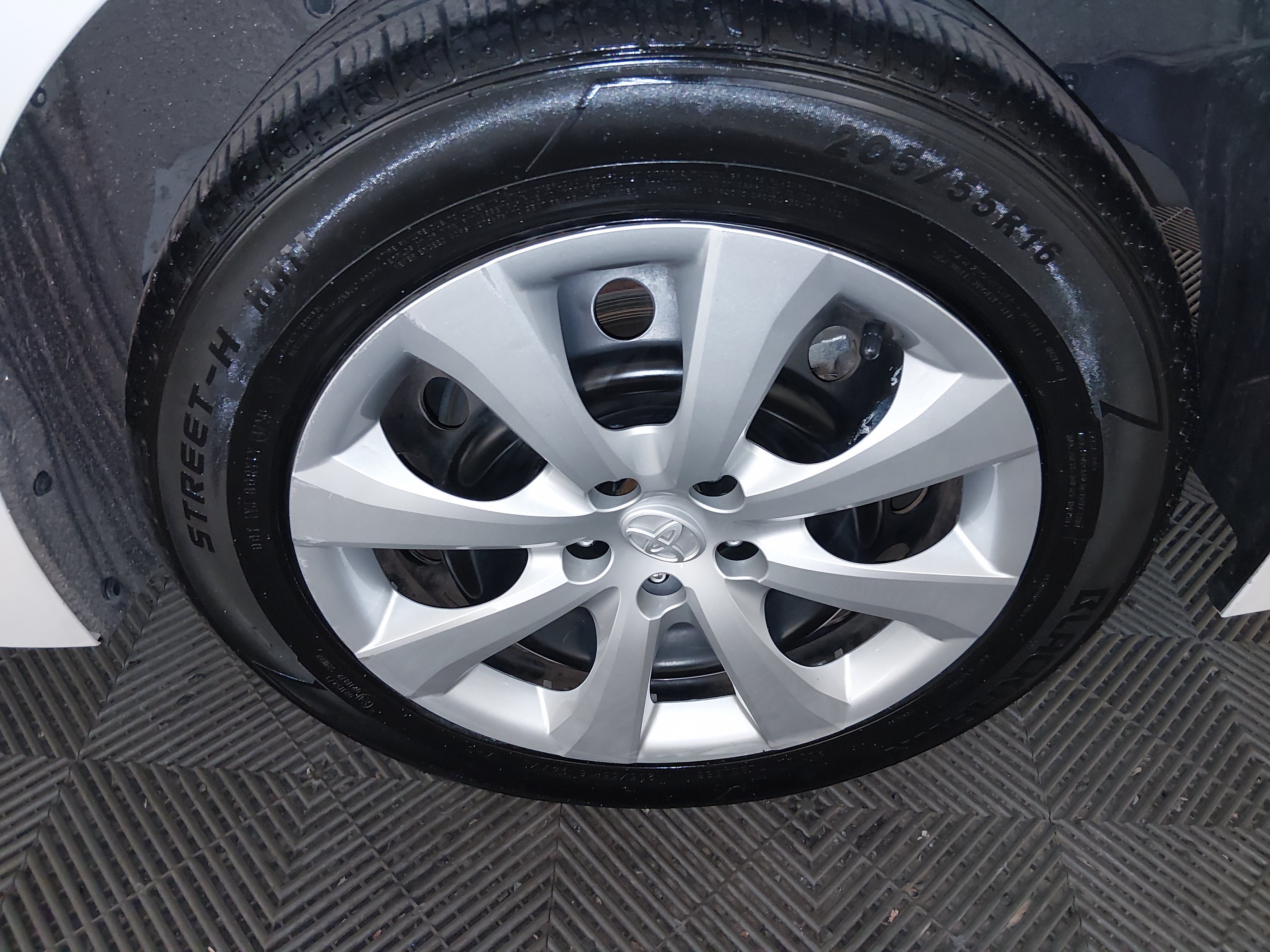 2024 Toyota Corolla LE - Photo 10