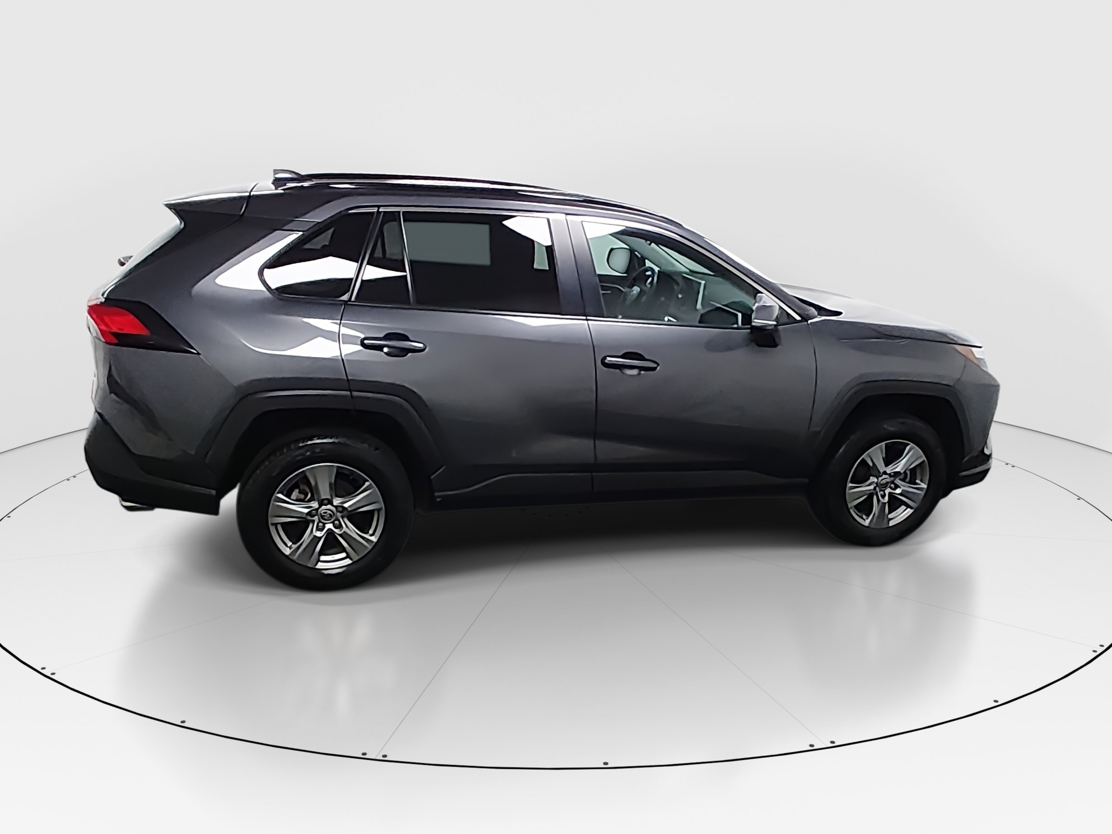 2024 Toyota RAV4 XLE - Photo 8