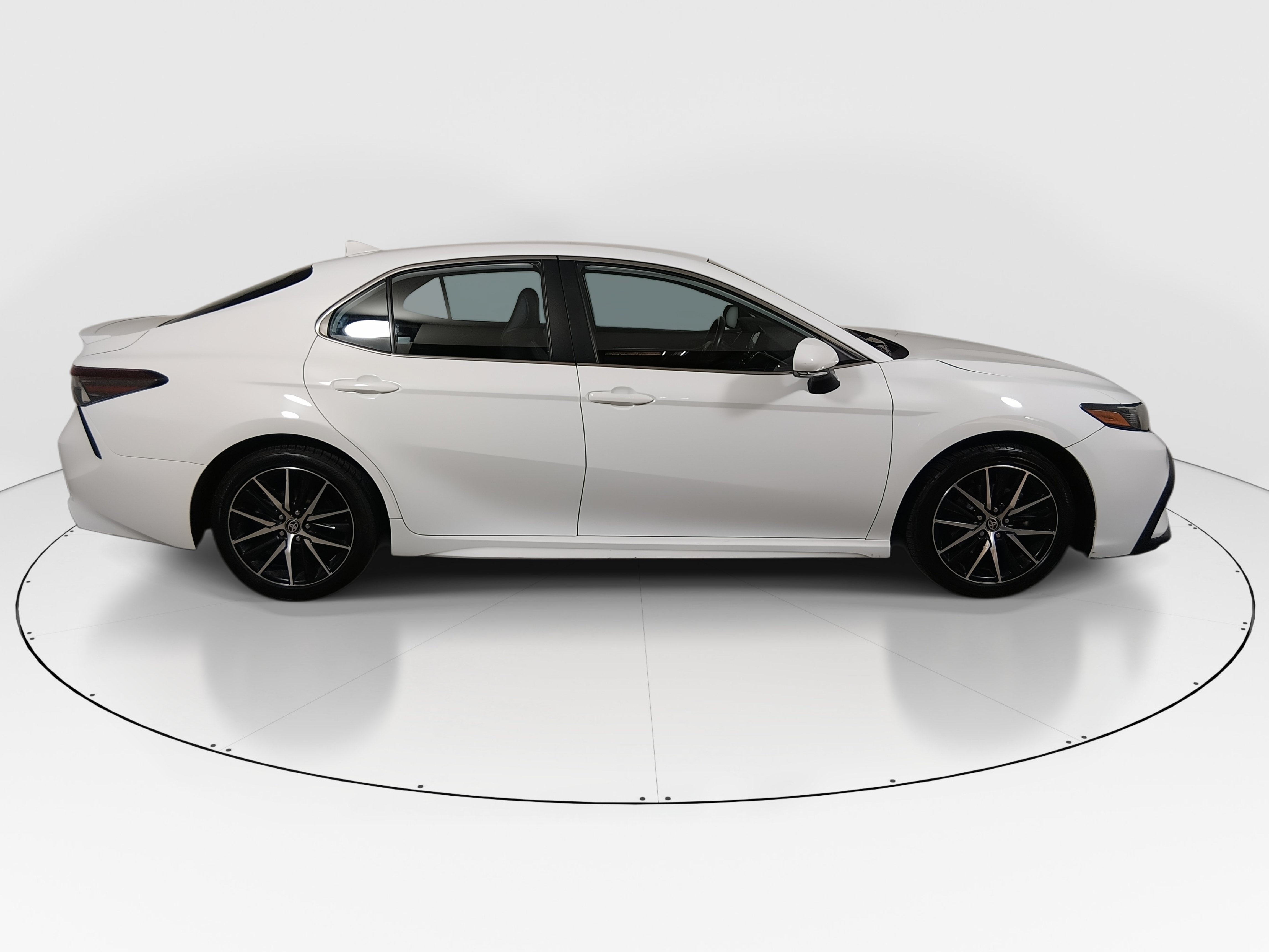 2024 Toyota Camry SE - Photo 8