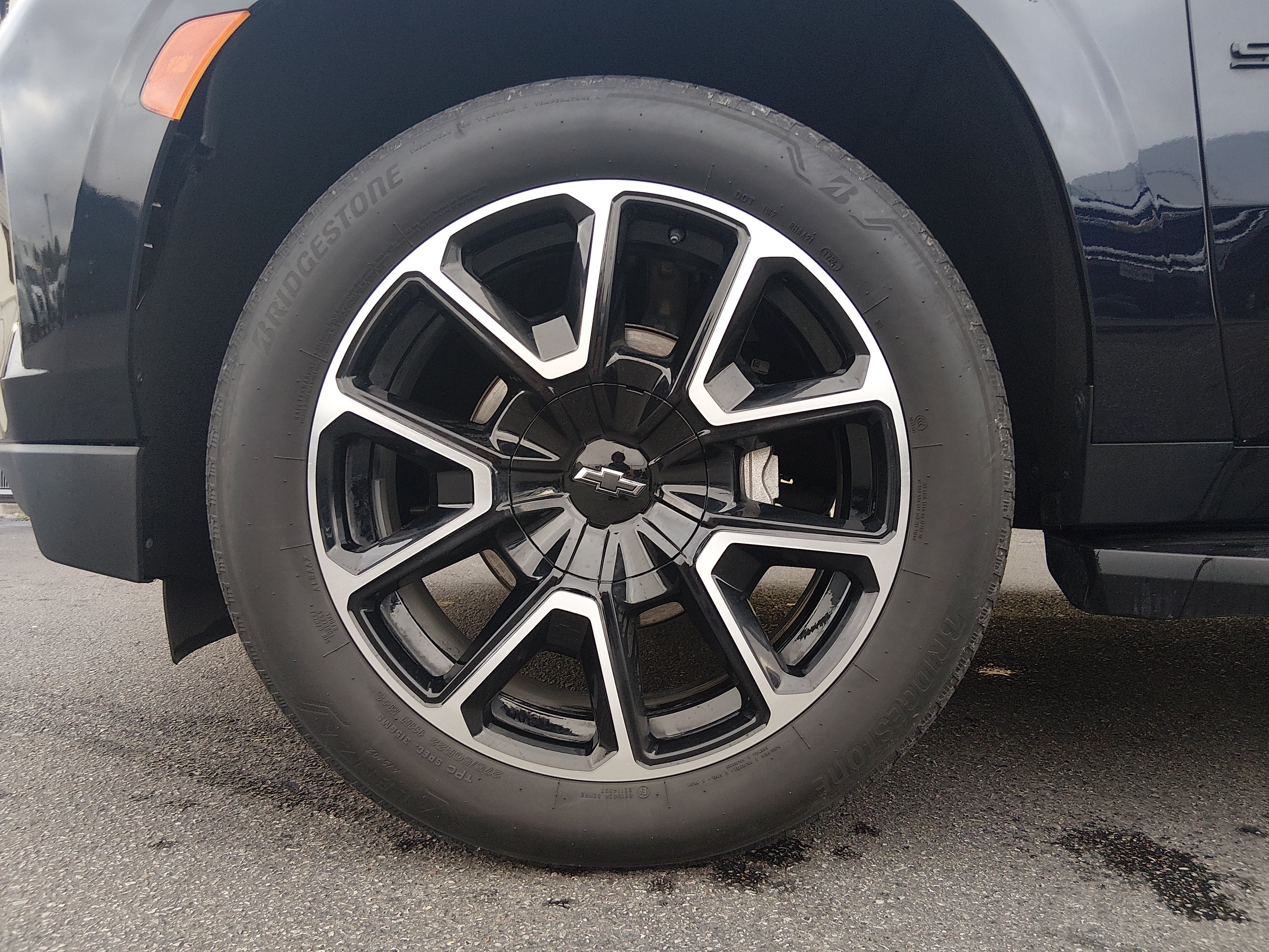 2024 Chevrolet Suburban RST - Photo 10
