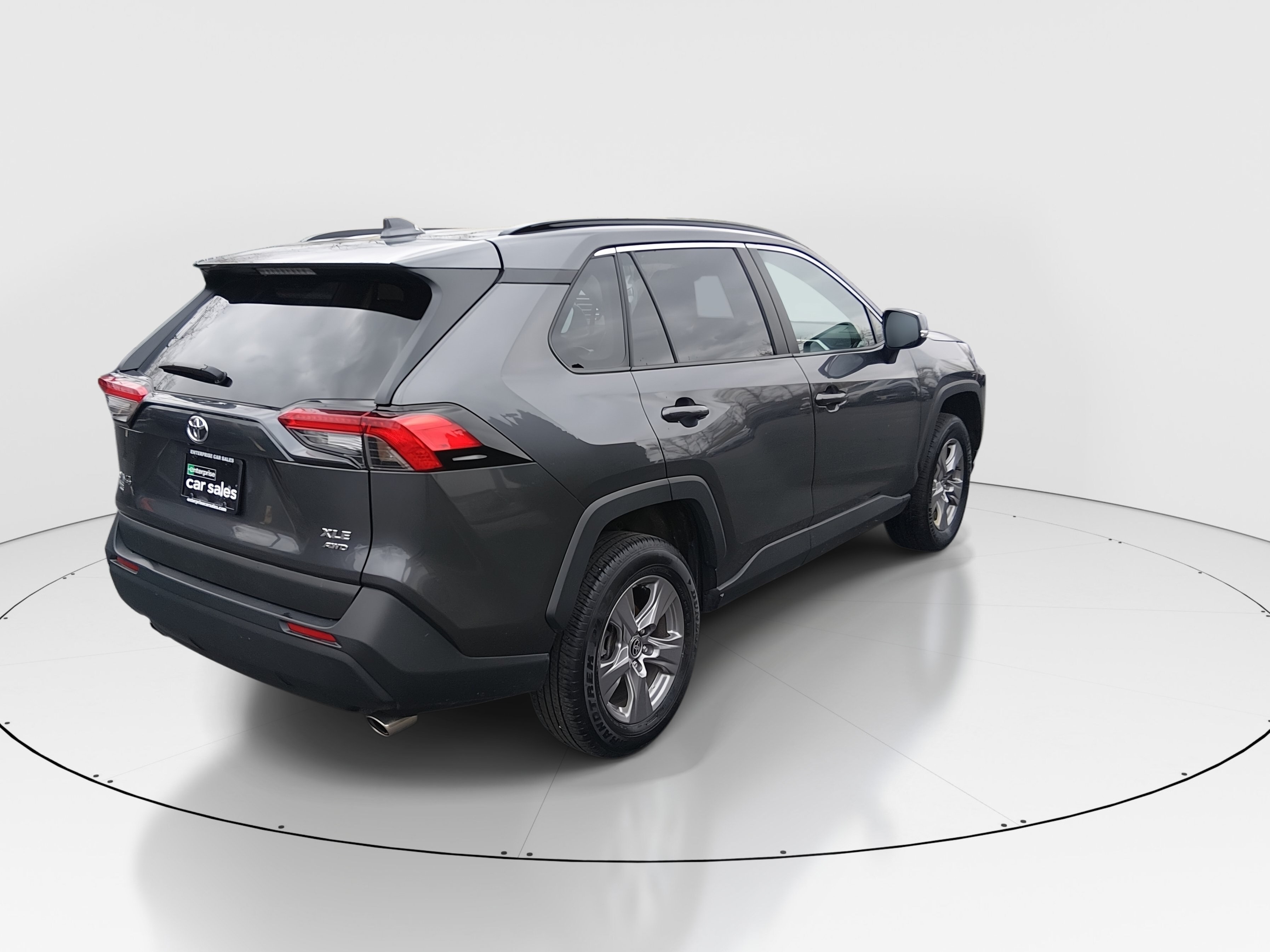 2025 Toyota RAV4 XLE - Photo 7
