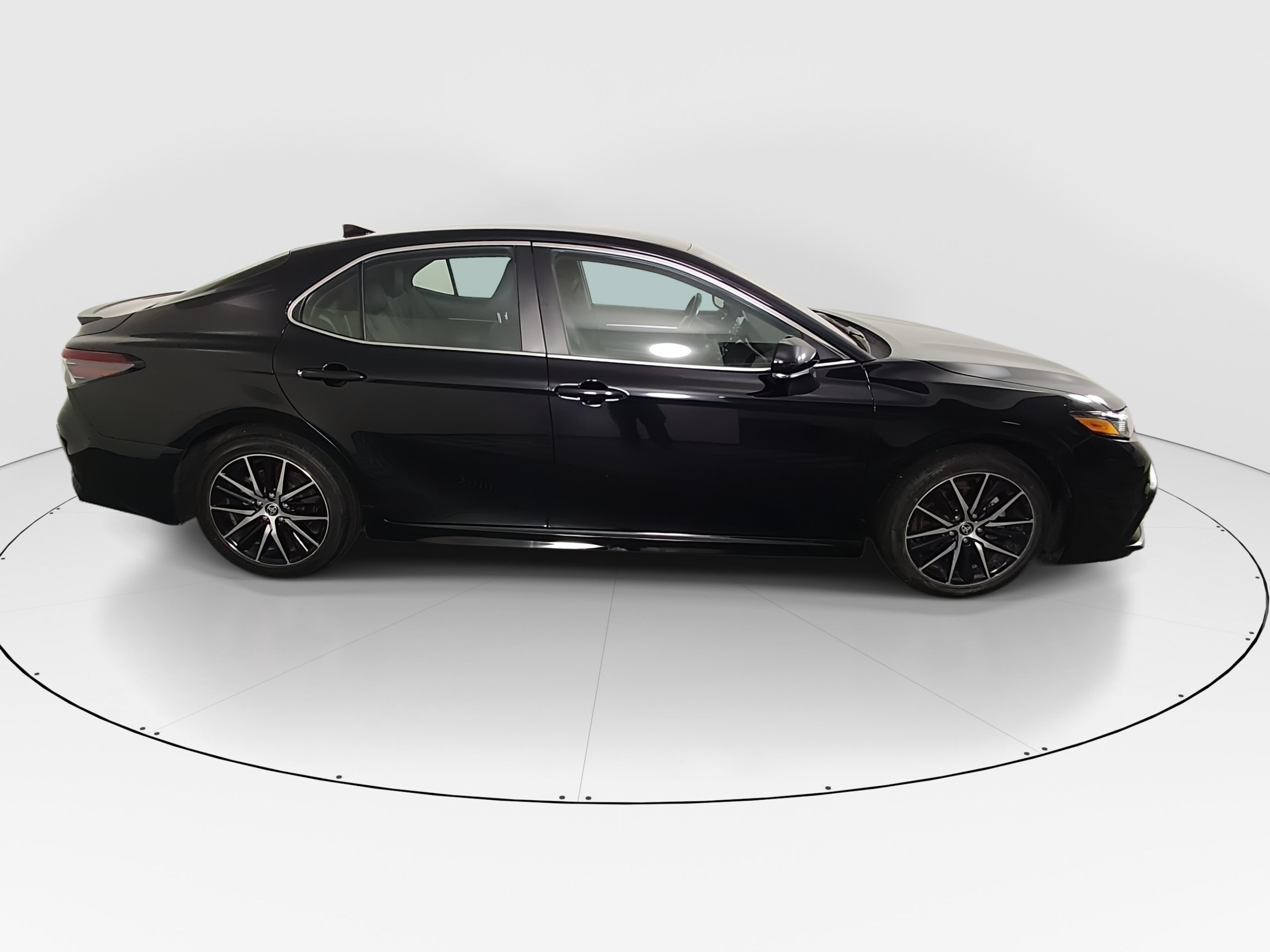2024 Toyota Camry SE - Photo 8