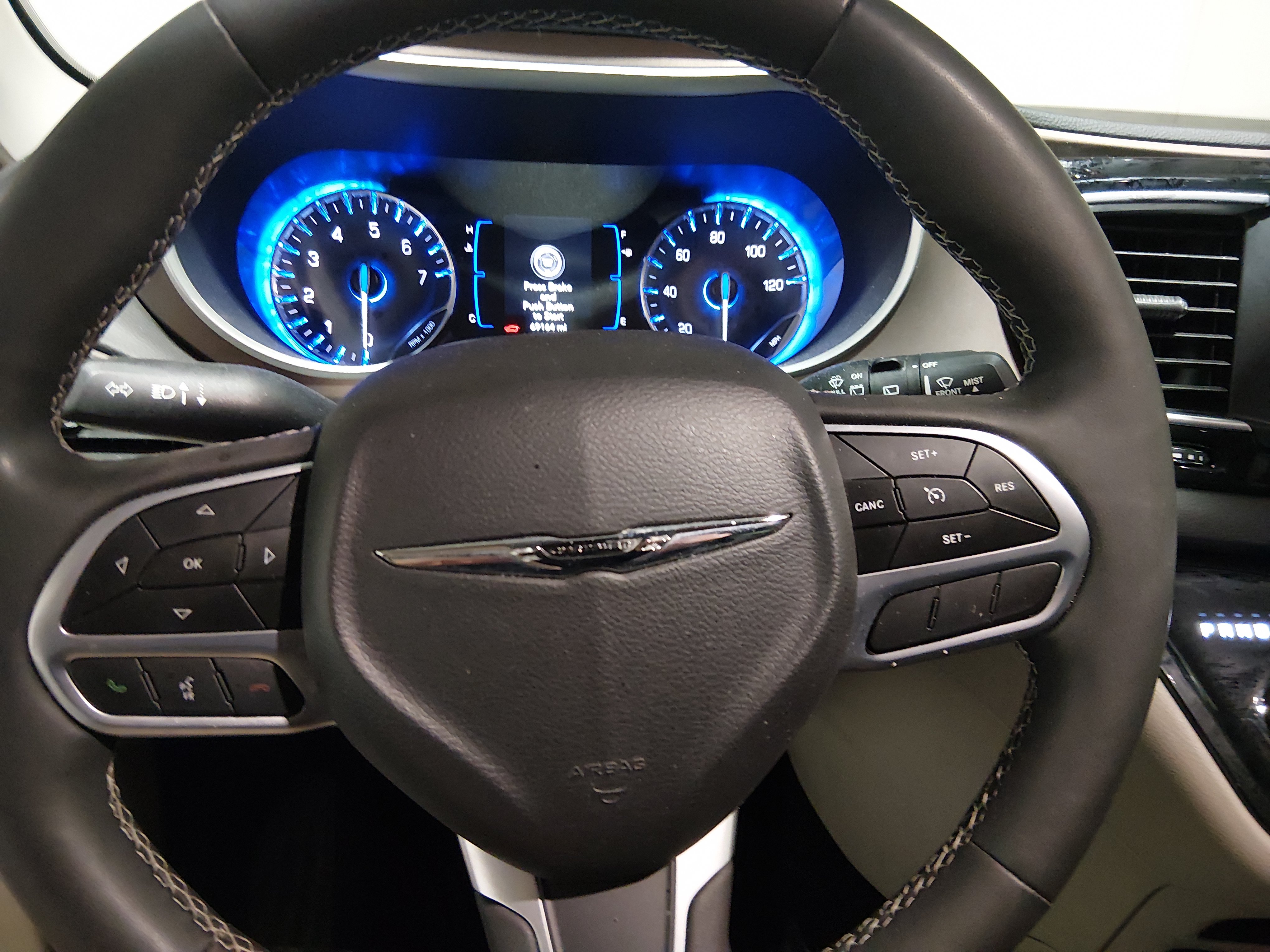 2024 Chrysler Voyager LX - Photo 12