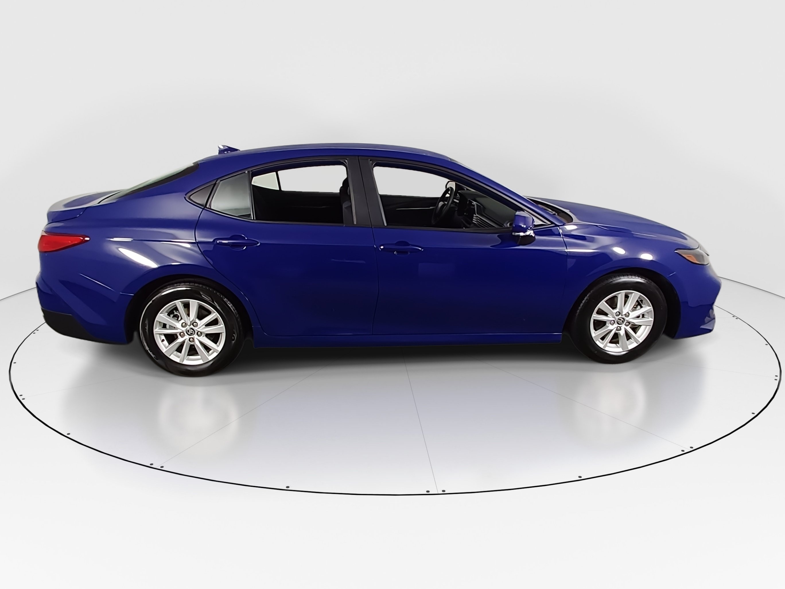 2025 Toyota Camry LE - Photo 8
