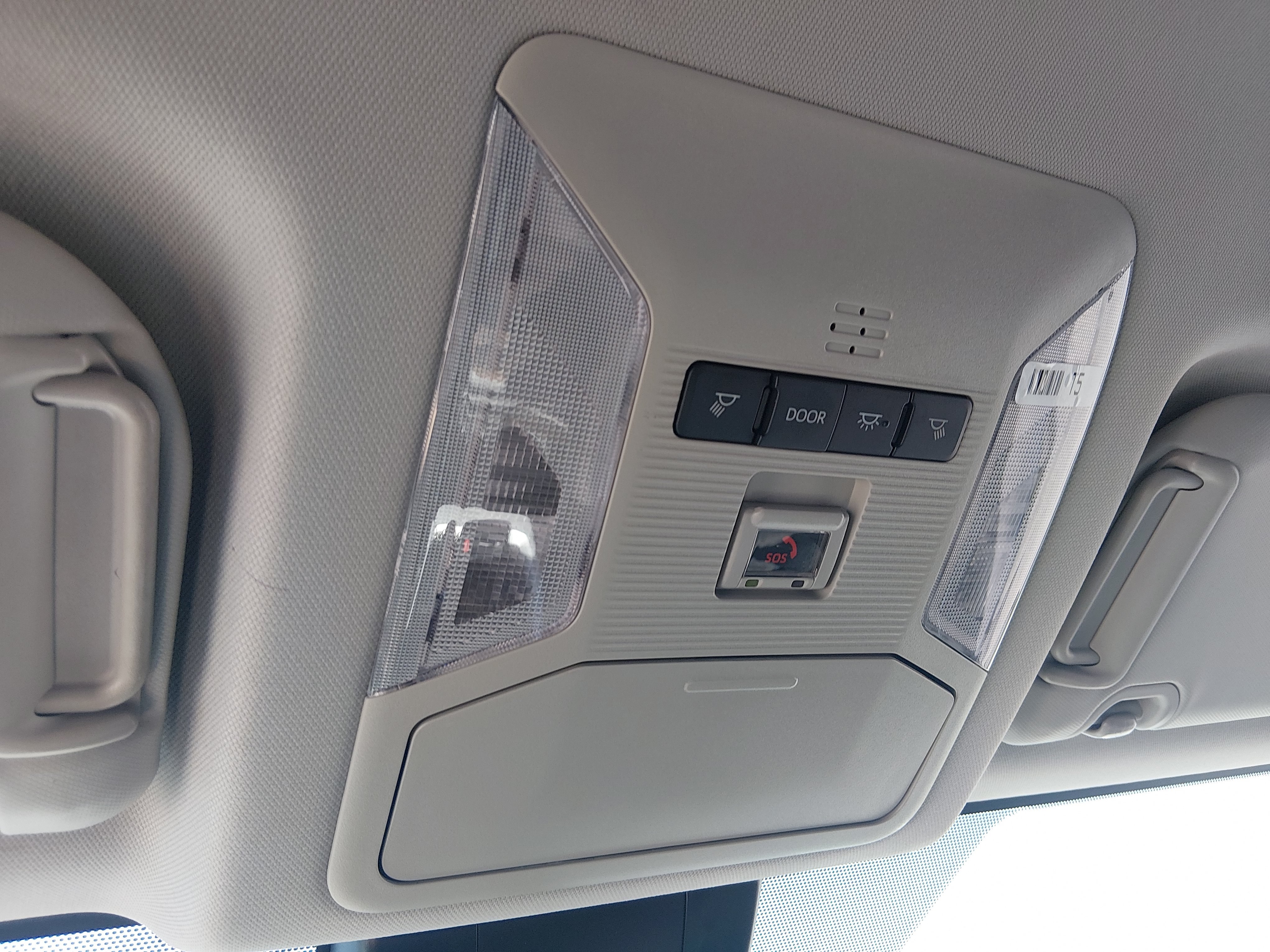 2024 Toyota RAV4 XLE - Photo 19