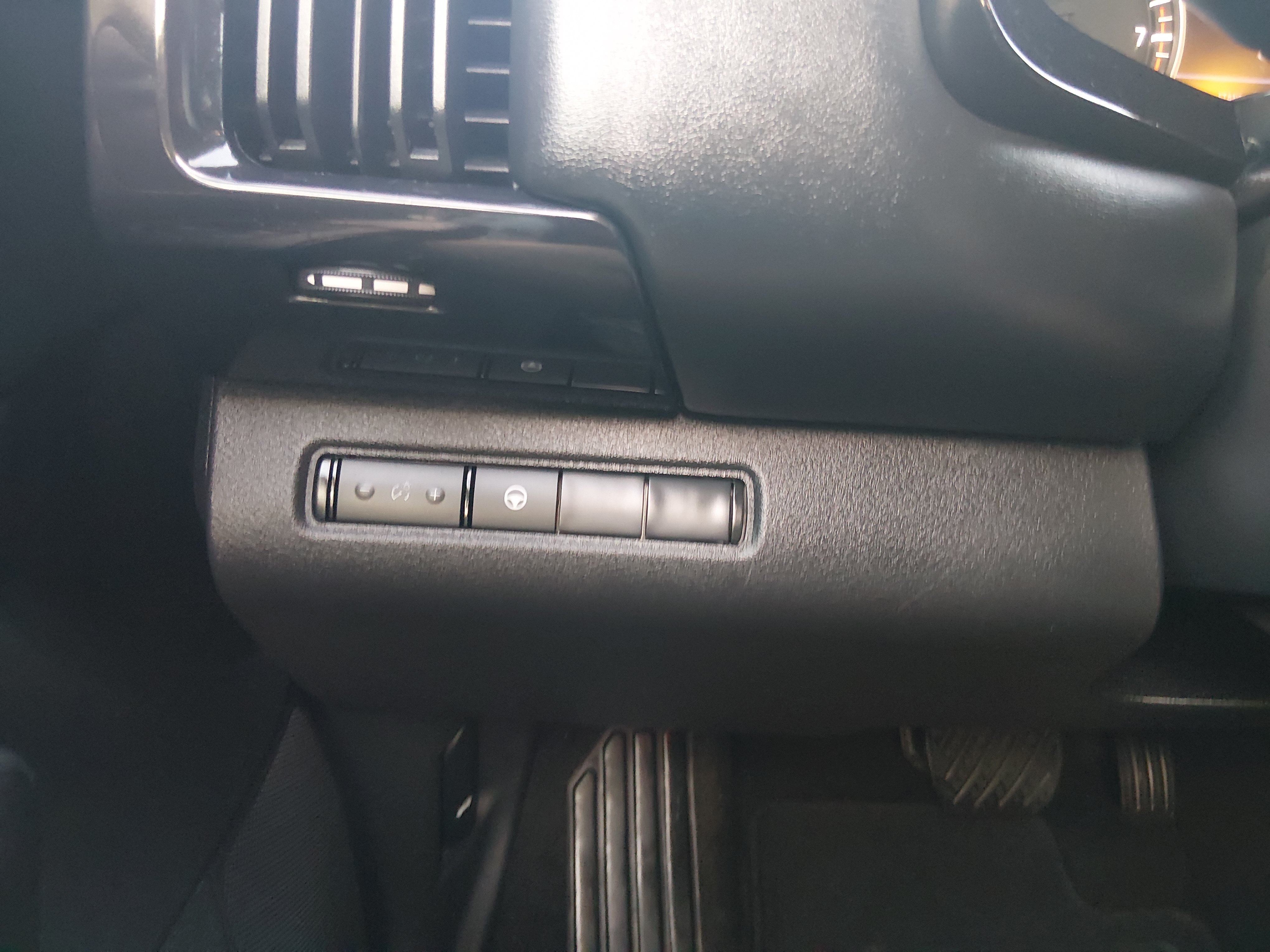 2024 Nissan Pathfinder SV - Photo 13