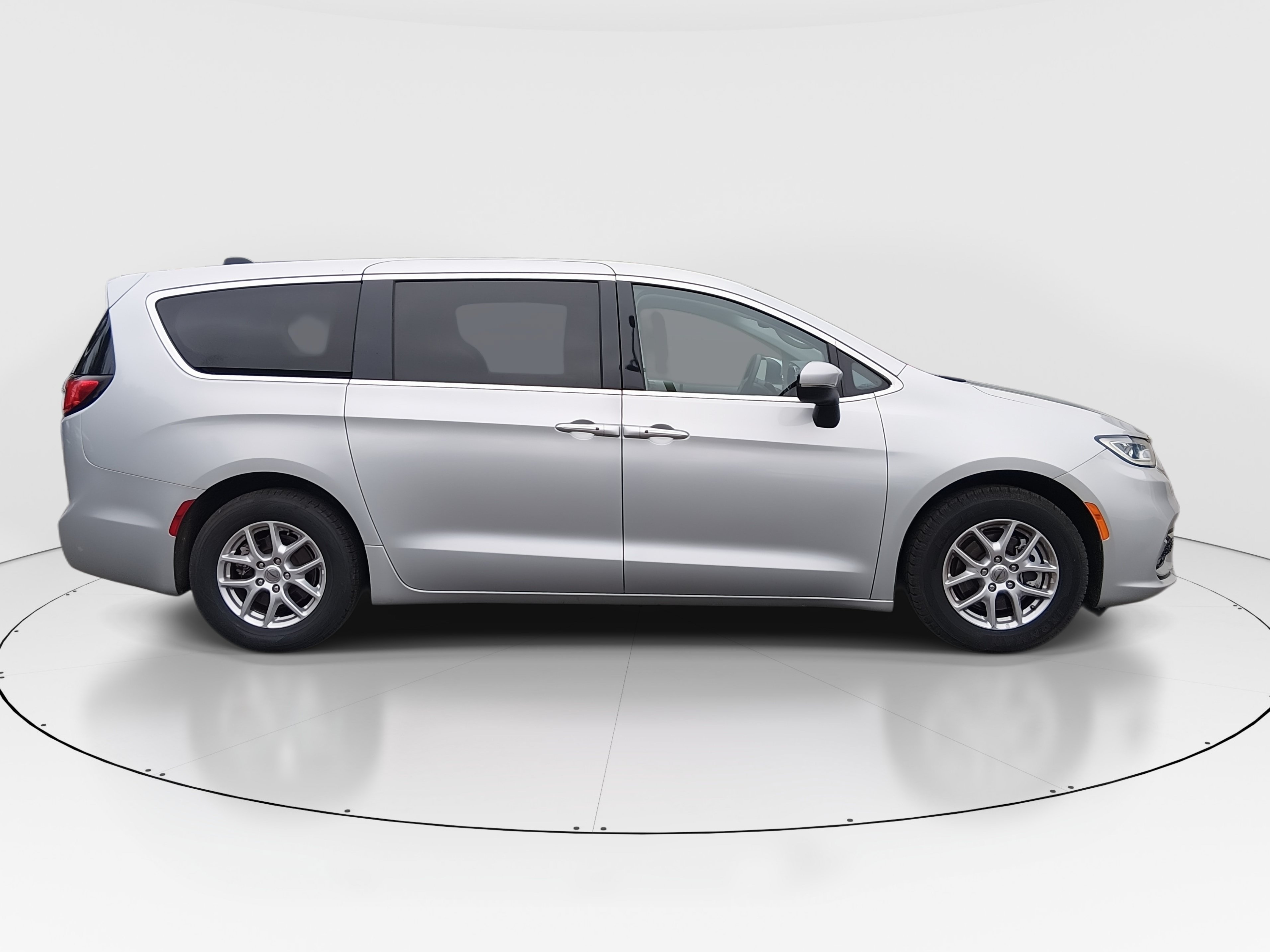 2023 Chrysler Pacifica Touring L - Photo 8
