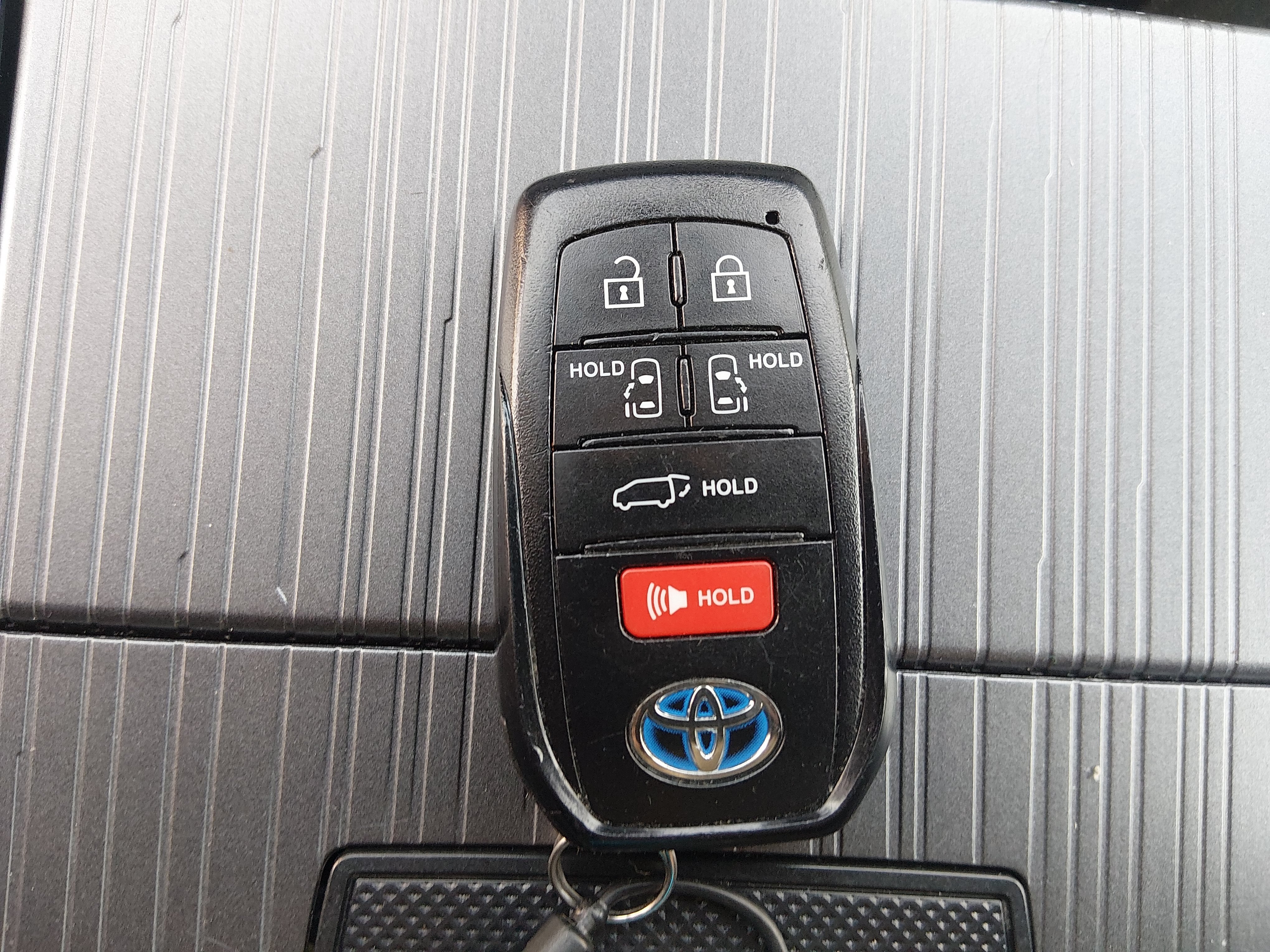 2025 Toyota Sienna XLE - Photo 15