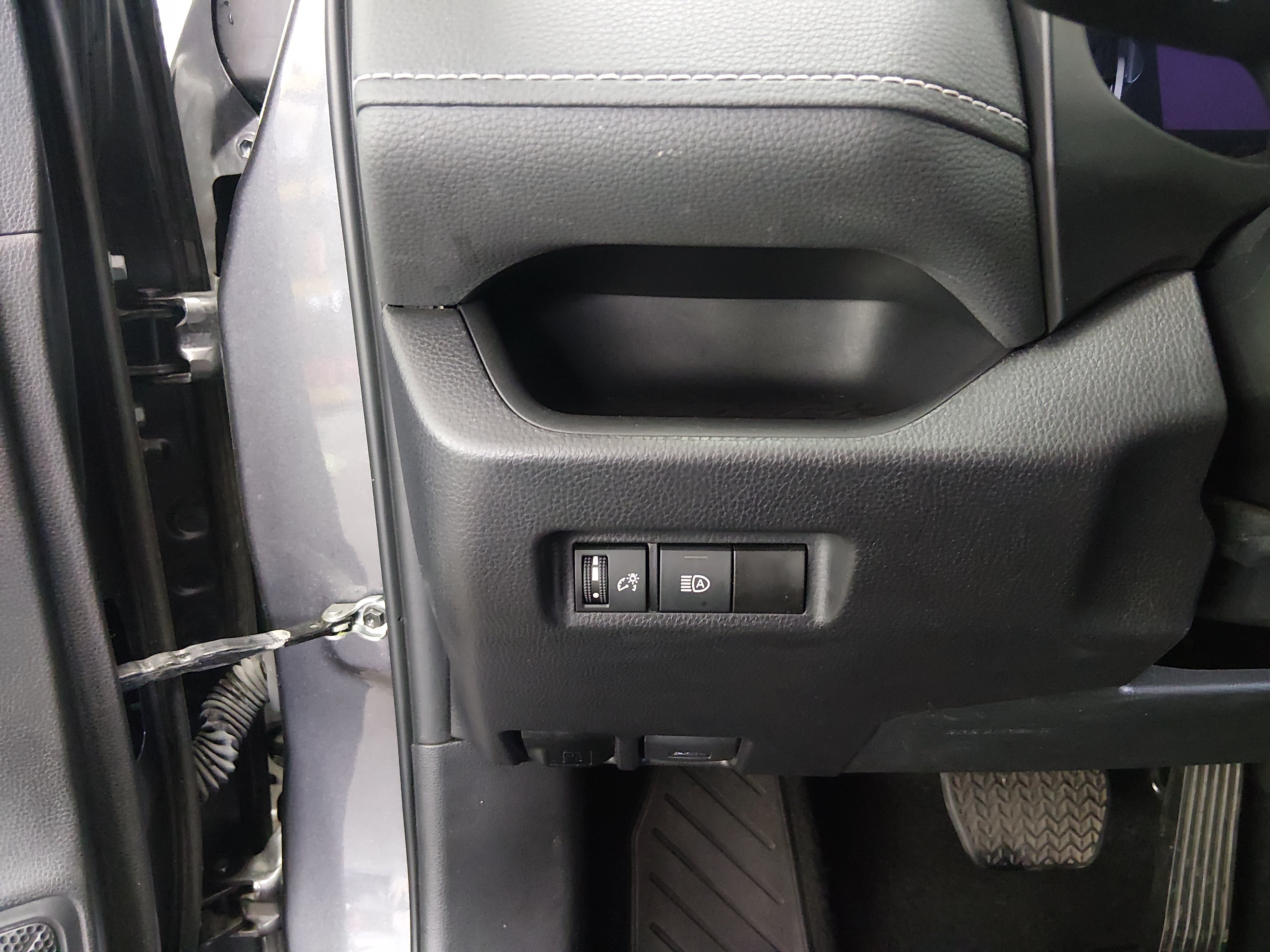 2024 Toyota RAV4 XLE - Photo 13
