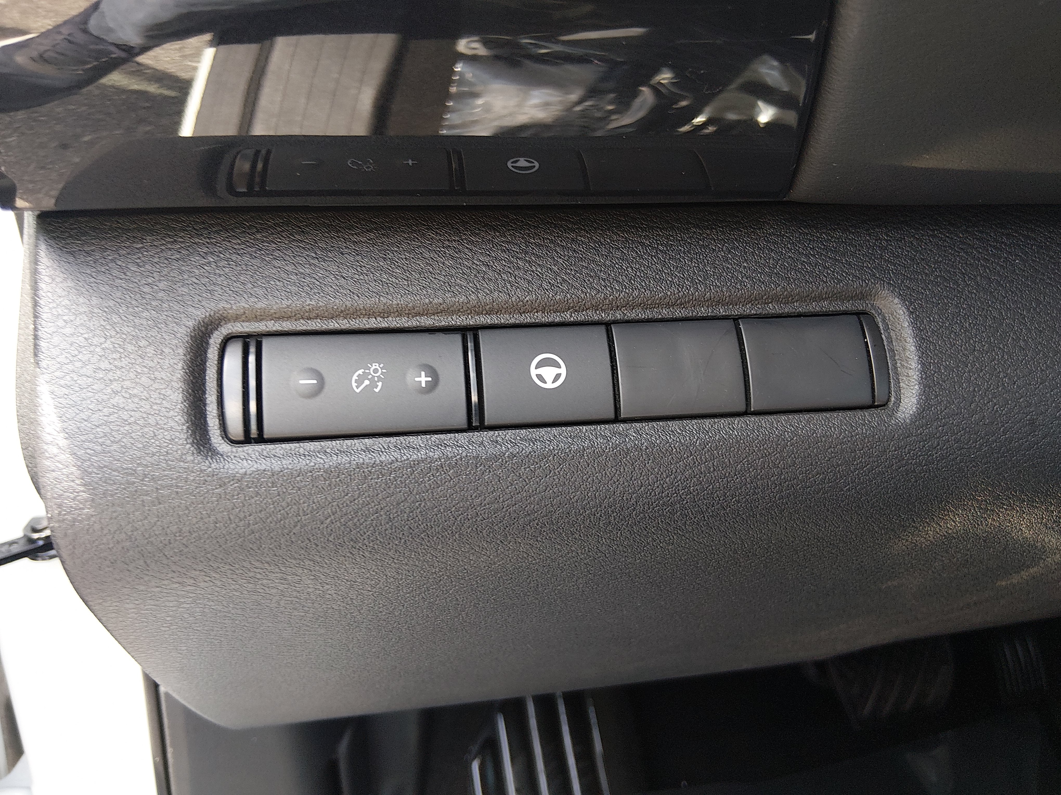 2024 Nissan Pathfinder SV - Photo 13