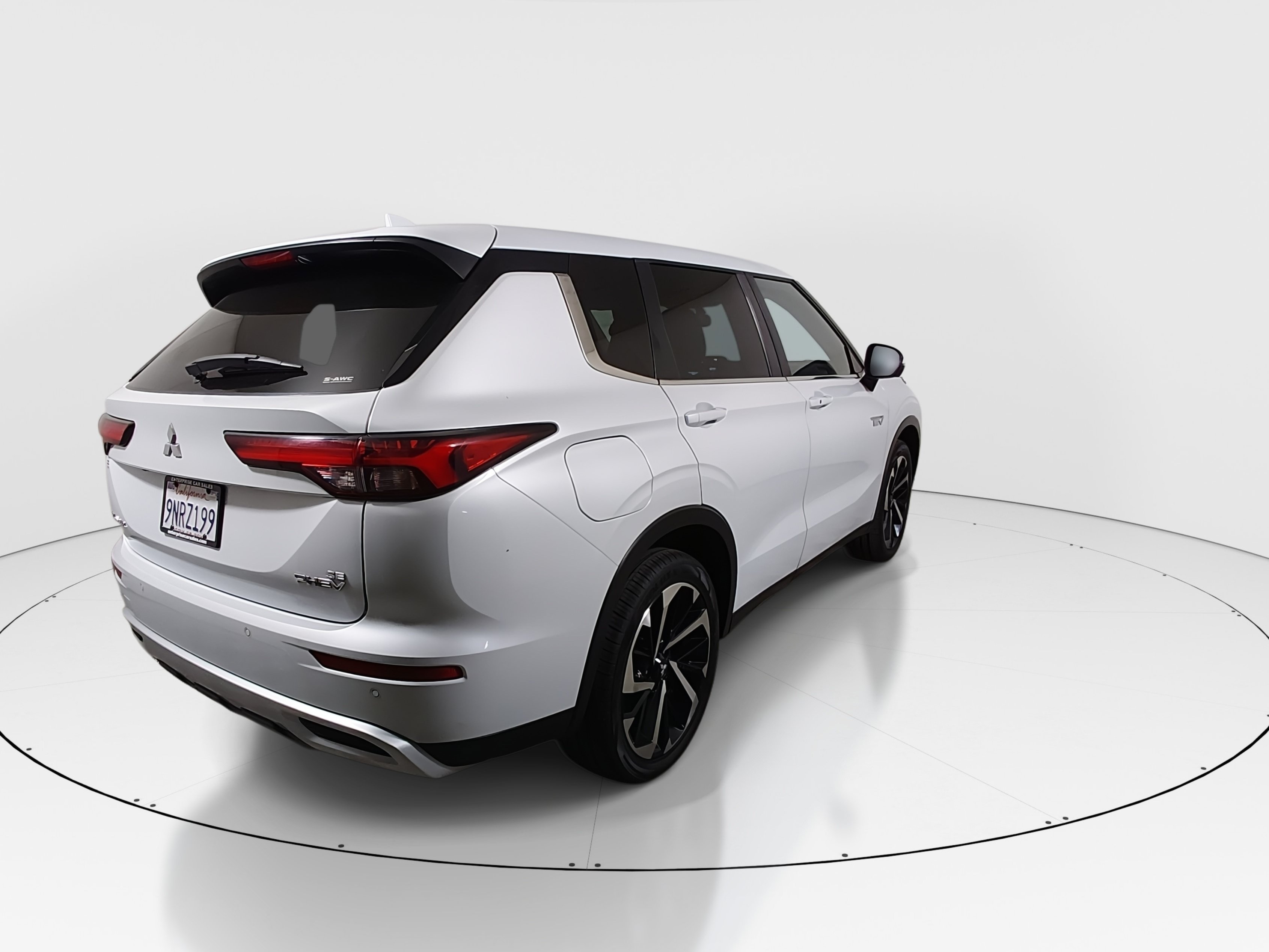 2024 Mitsubishi Outlander Plug-in Hybrid SE - Photo 7