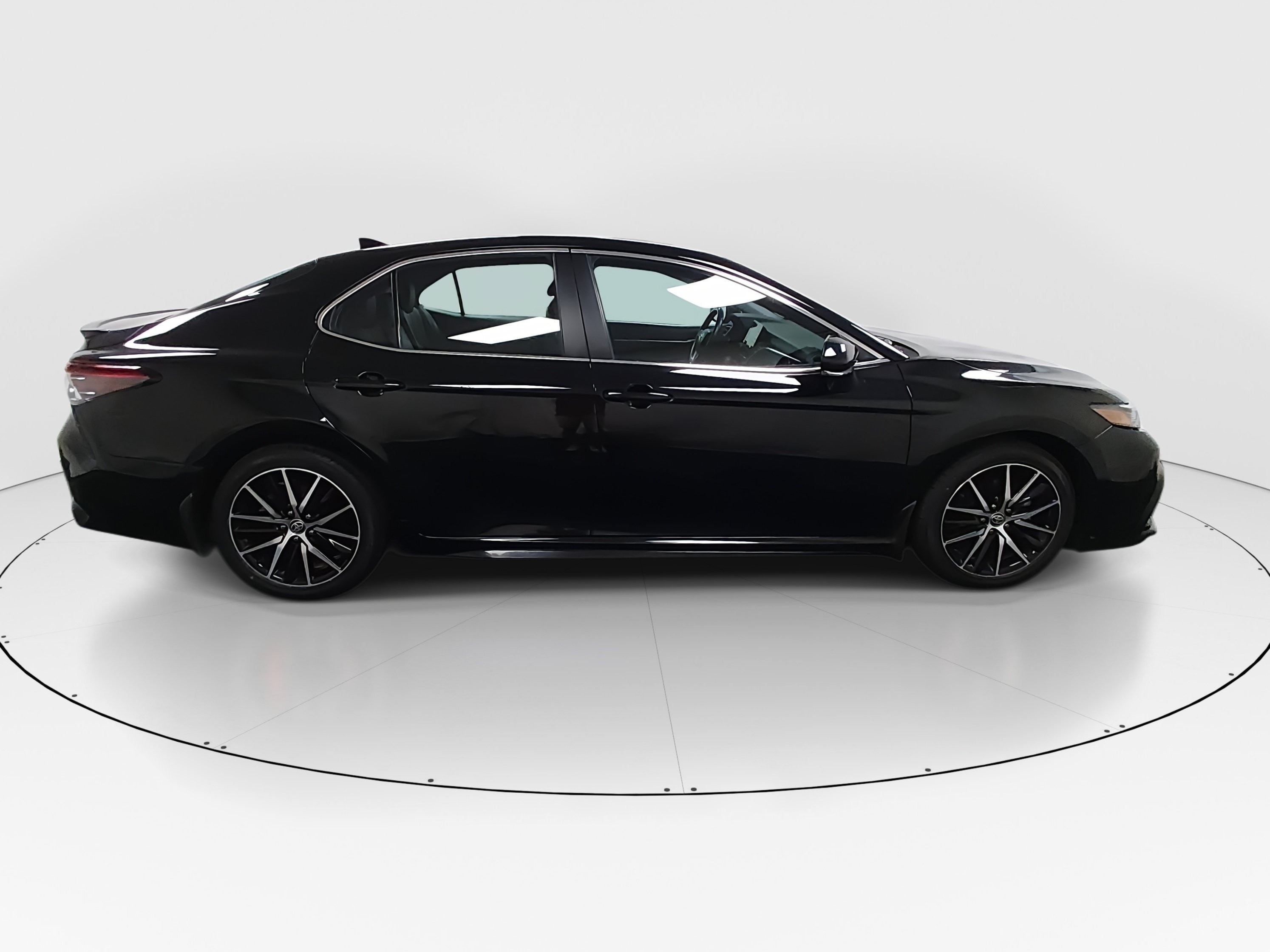 2023 Toyota Camry SE - Photo 8