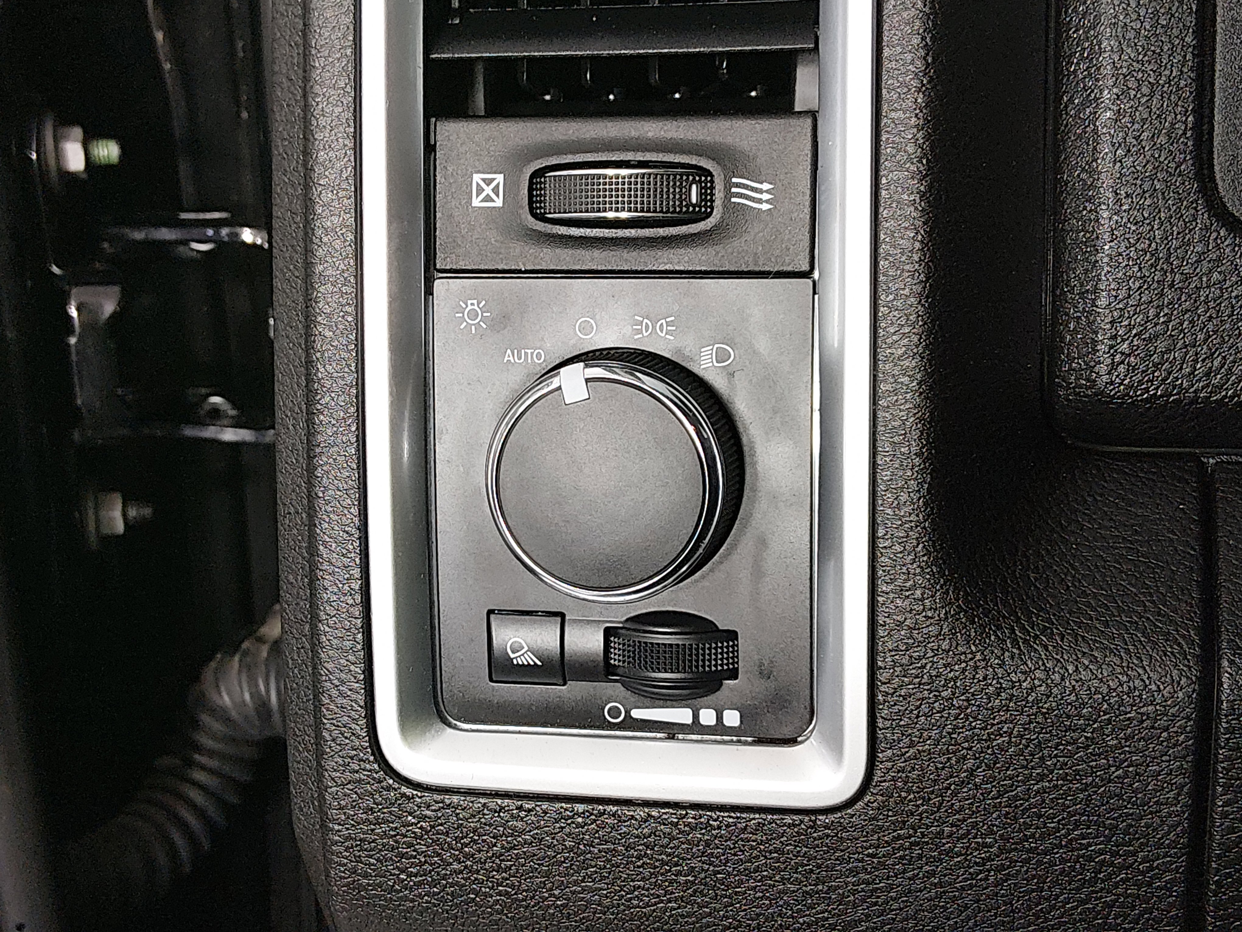2024 RAM Ram 1500 Classic SLT - Photo 13