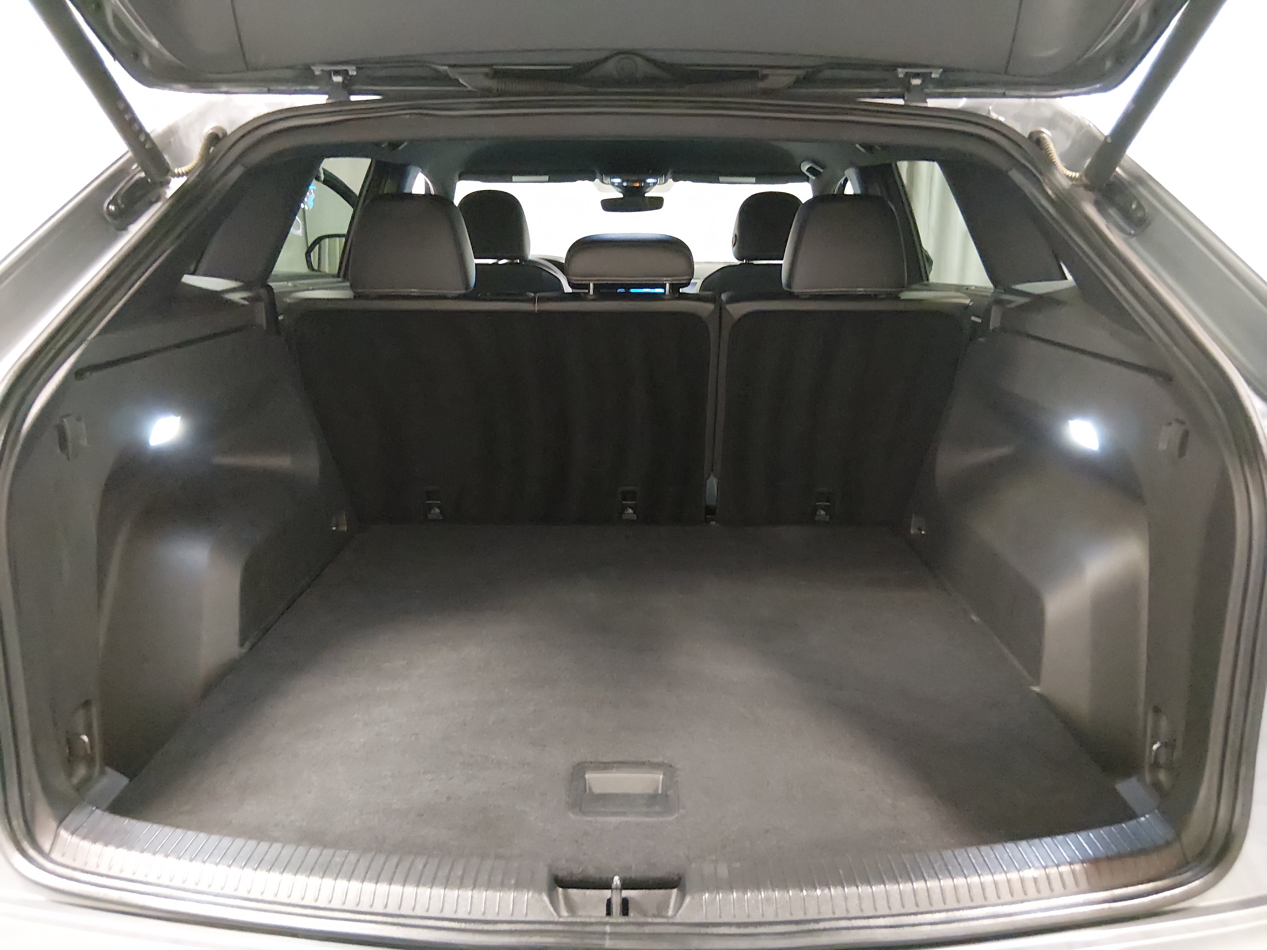 2024 Volkswagen Atlas Cross Sport SE w/Tech - Photo 11