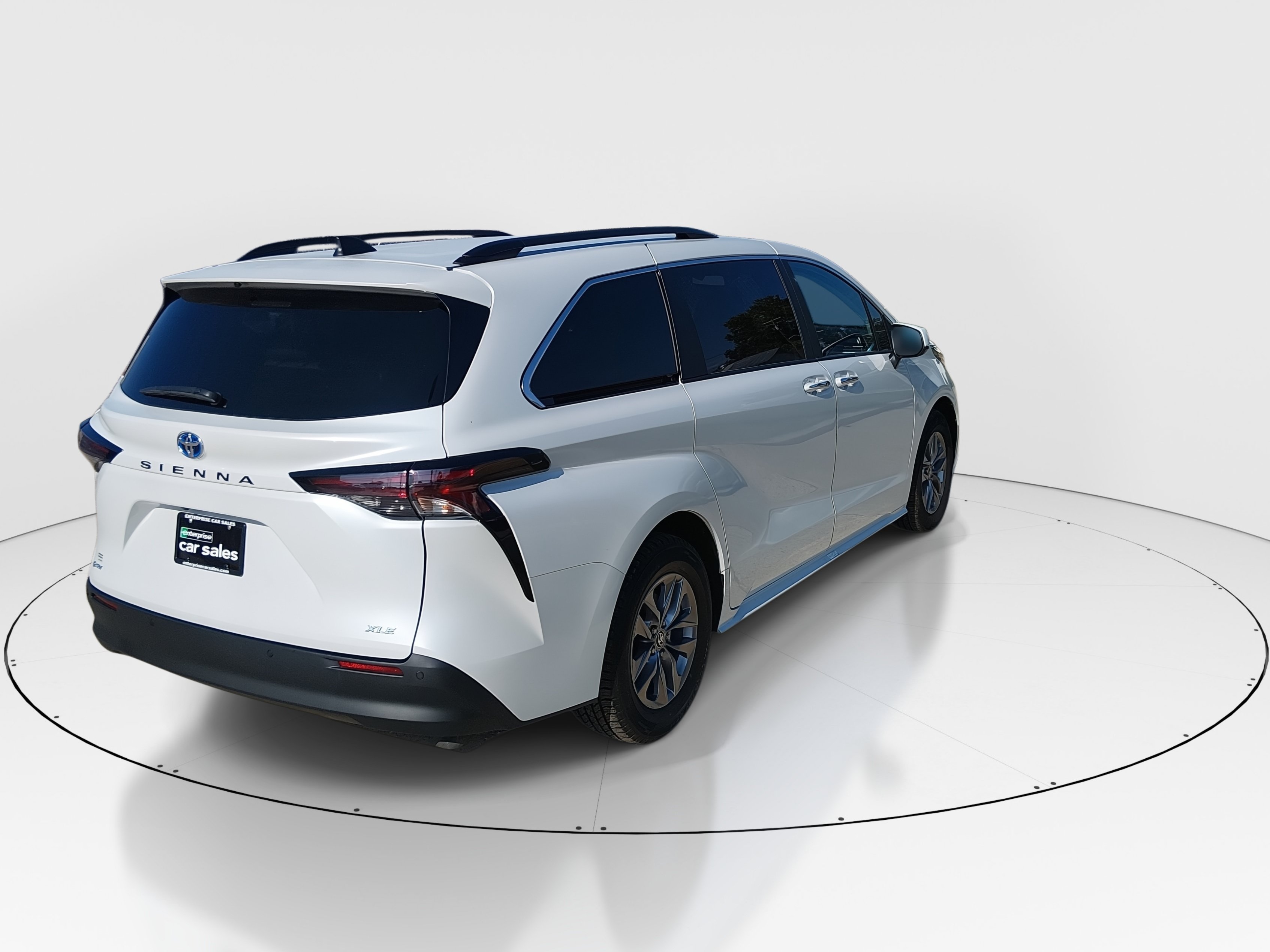 2025 Toyota Sienna XLE - Photo 7