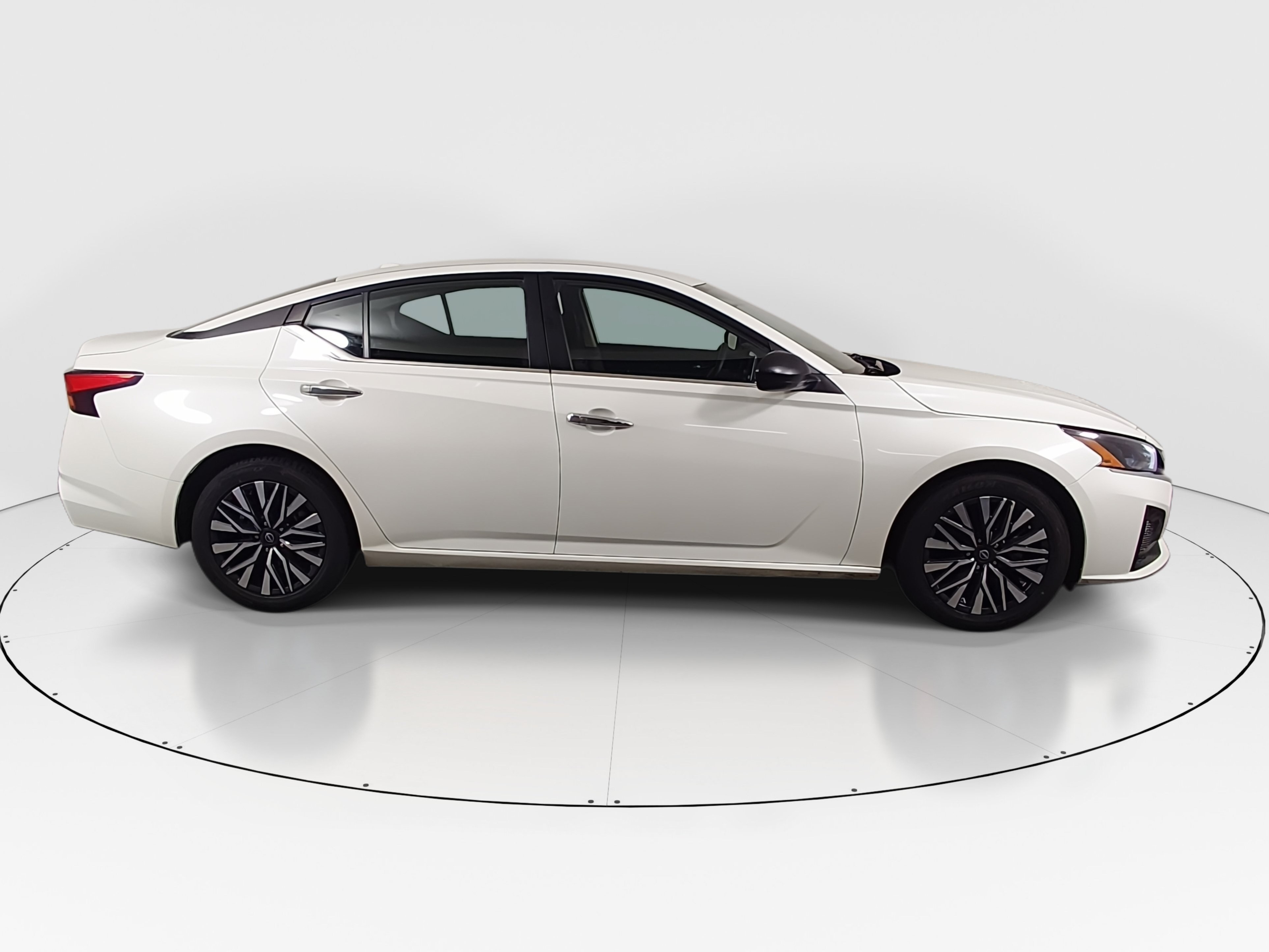 2024 Nissan Altima SV - Photo 8