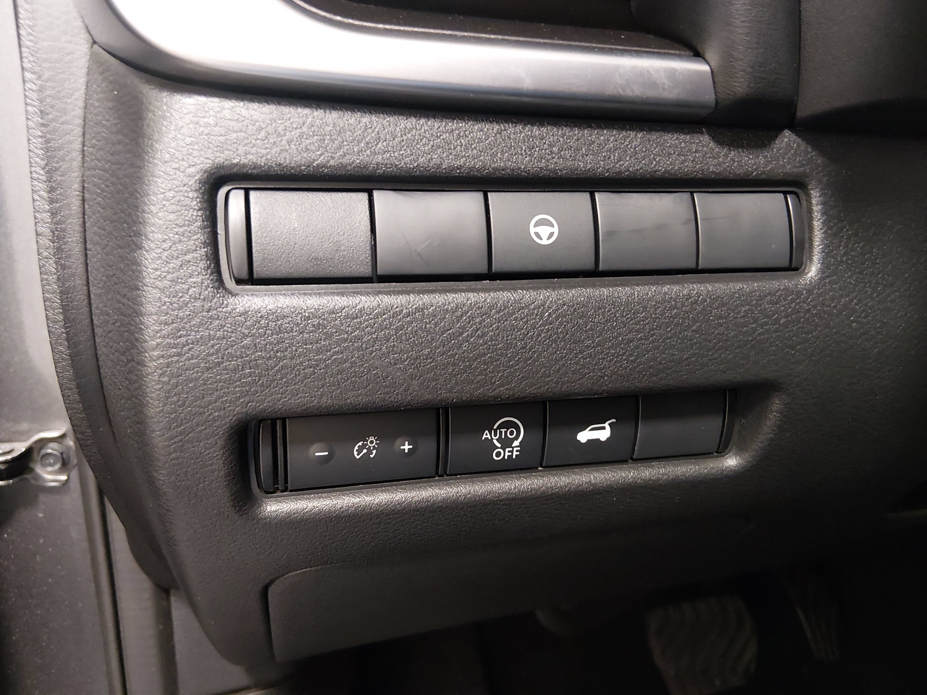 2025 Nissan Rogue SV - Photo 13