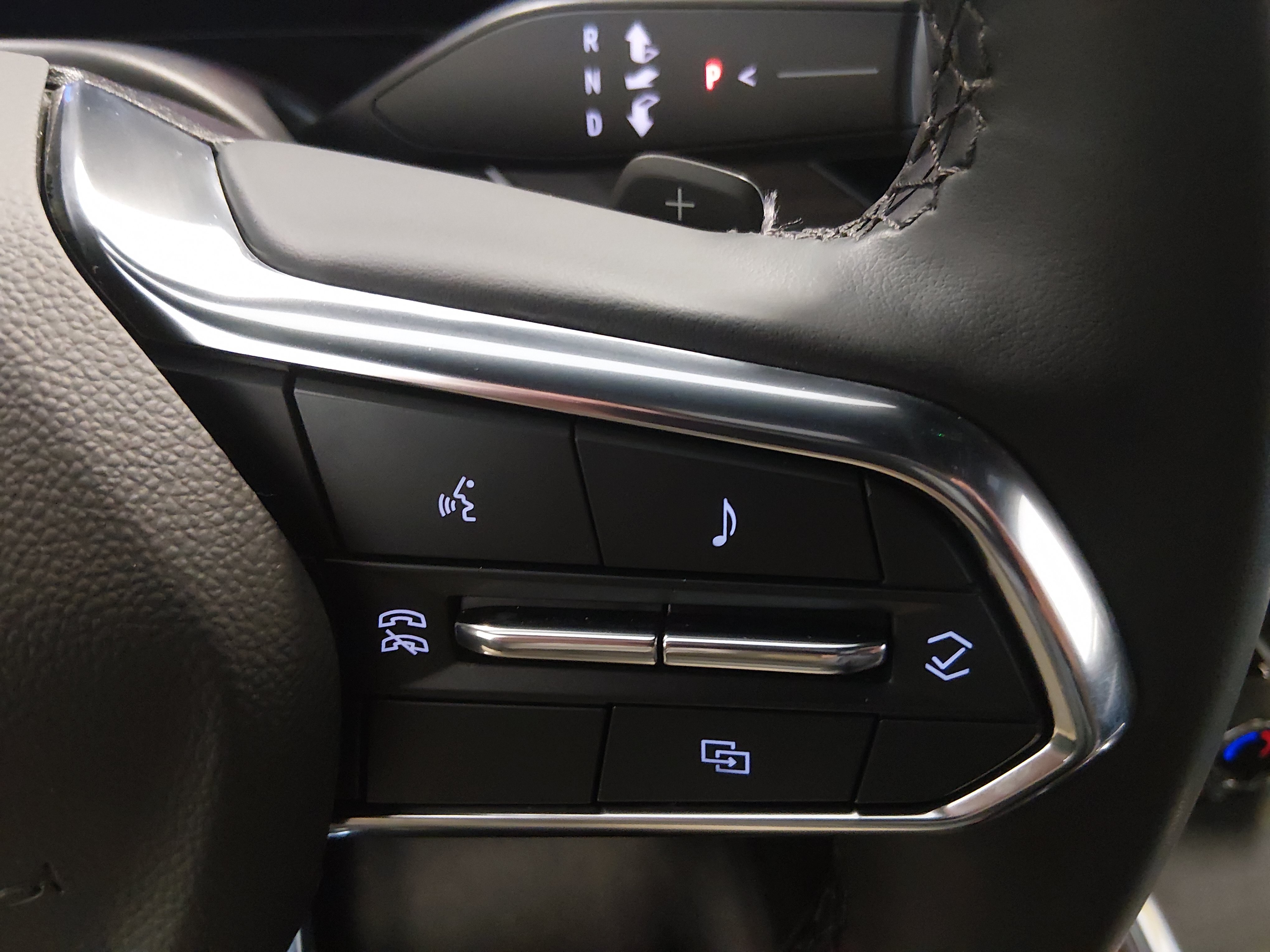 2025 Chevrolet Suburban Z71 - Photo 24