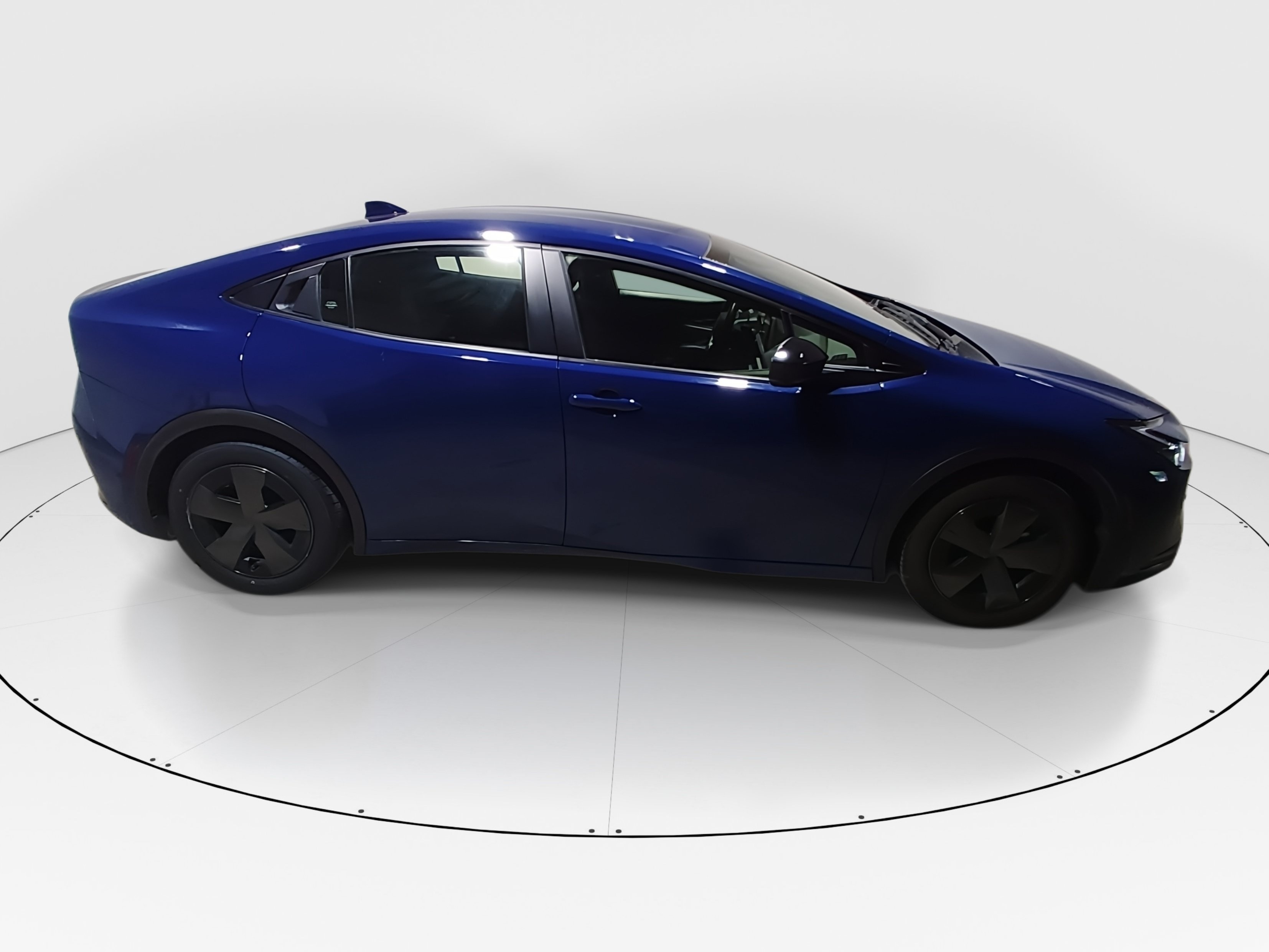 2024 Toyota Prius LE - Photo 8