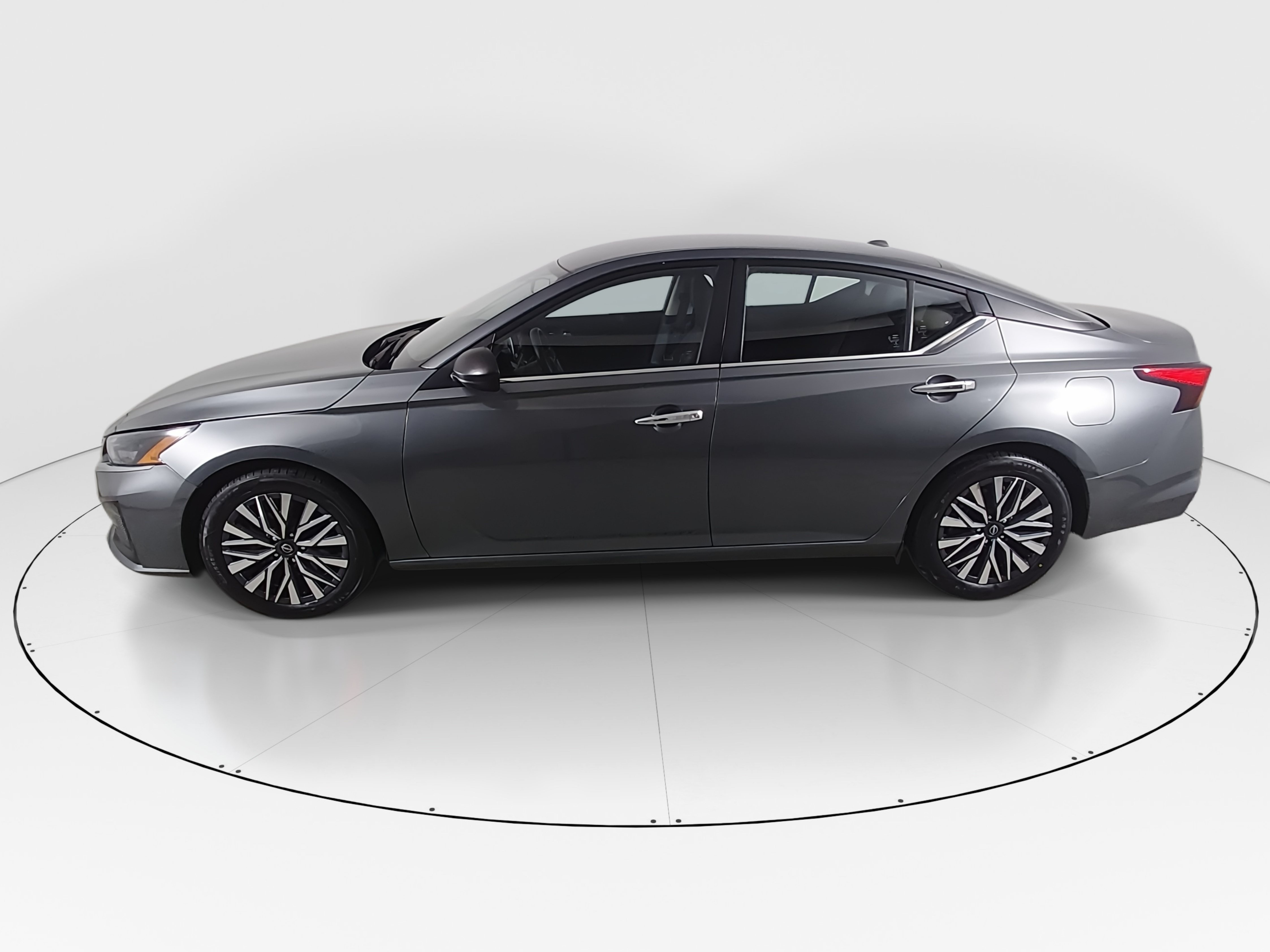 2024 Nissan Altima SV - Photo 4