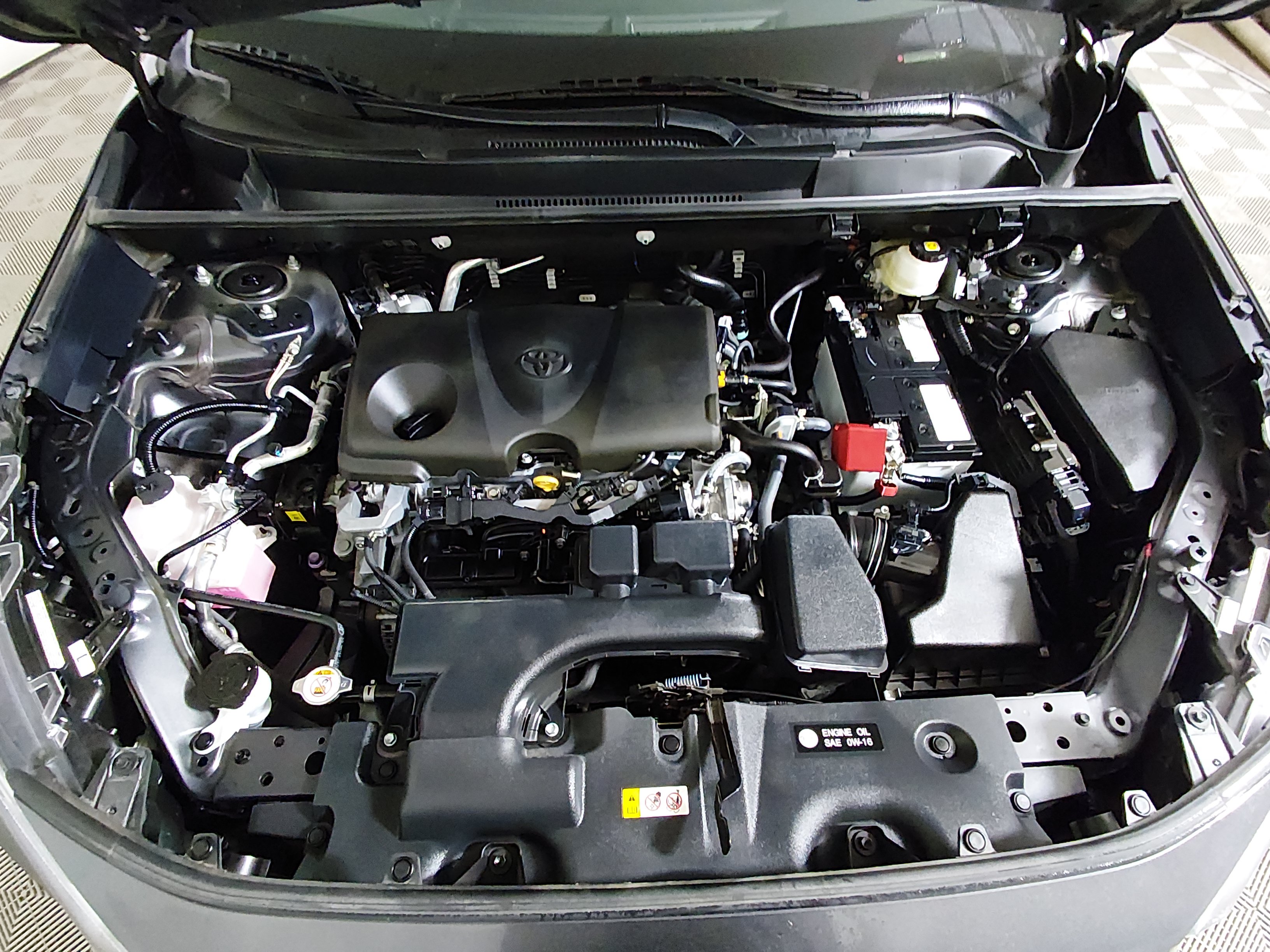 2024 Toyota RAV4 XLE - Photo 9