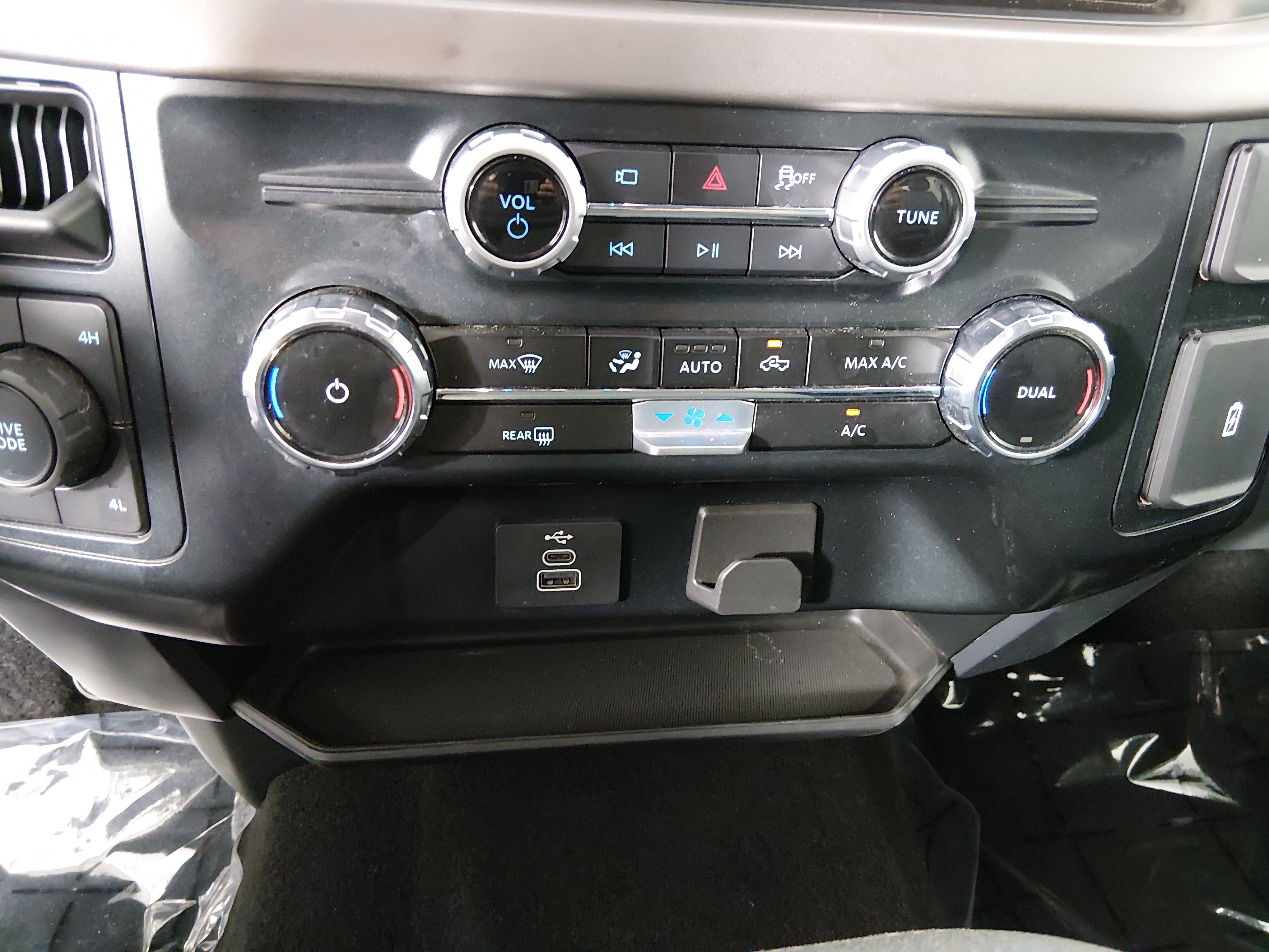 2025 Ford F-150 XLT - Photo 18