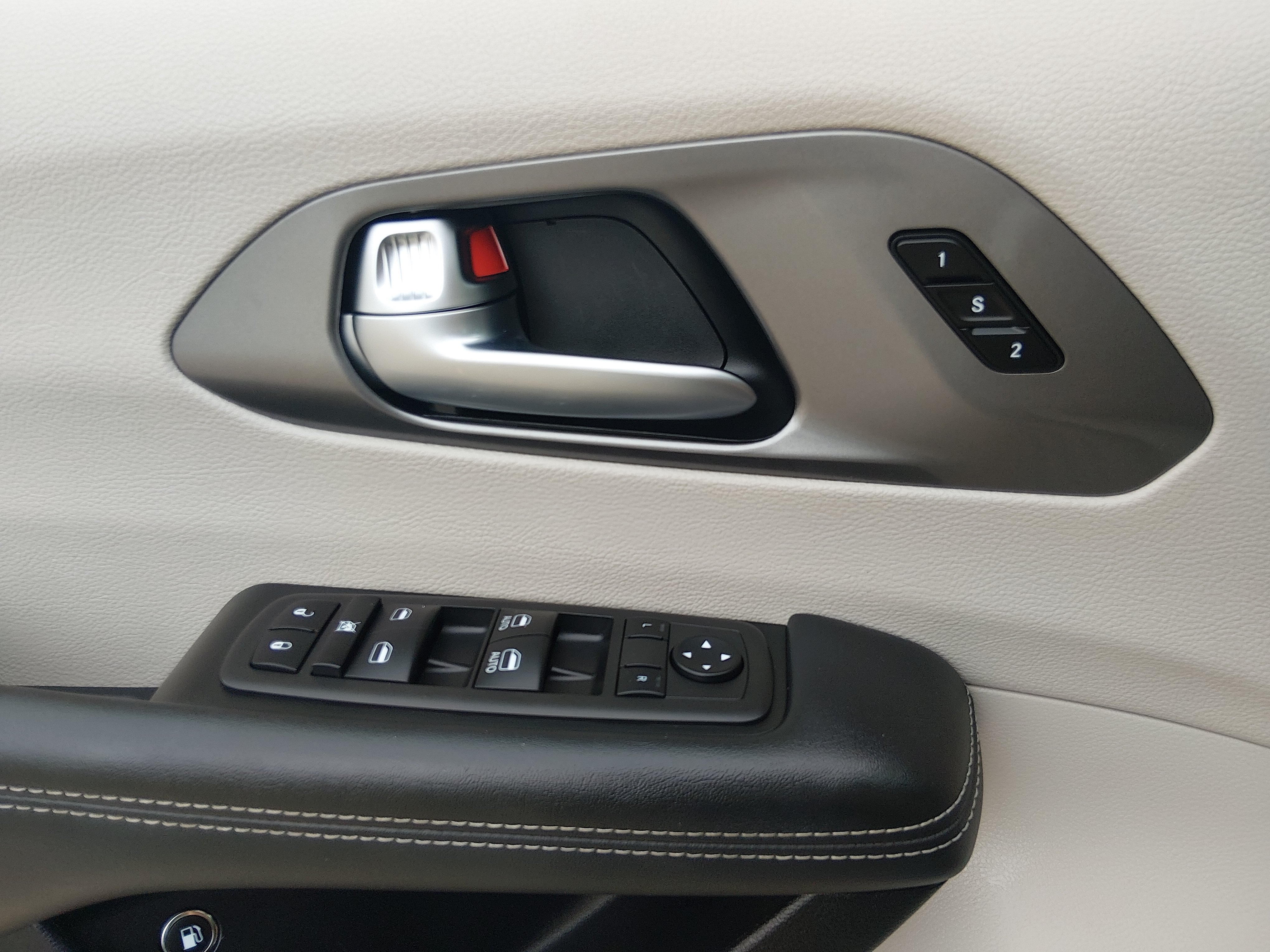 2023 Chrysler Pacifica Hybrid Touring L - Photo 19