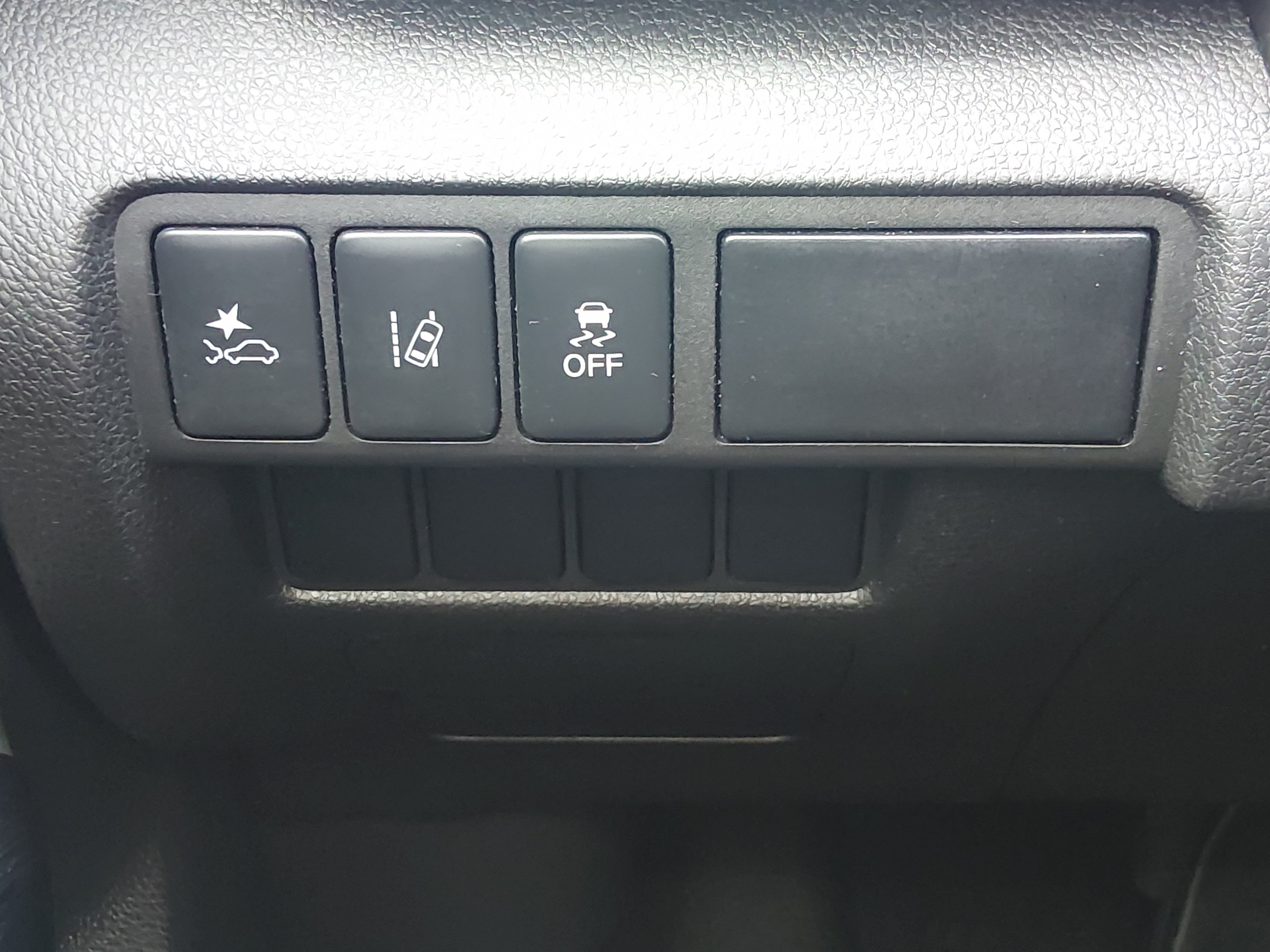 2024 Mitsubishi Eclipse Cross LE - Photo 12