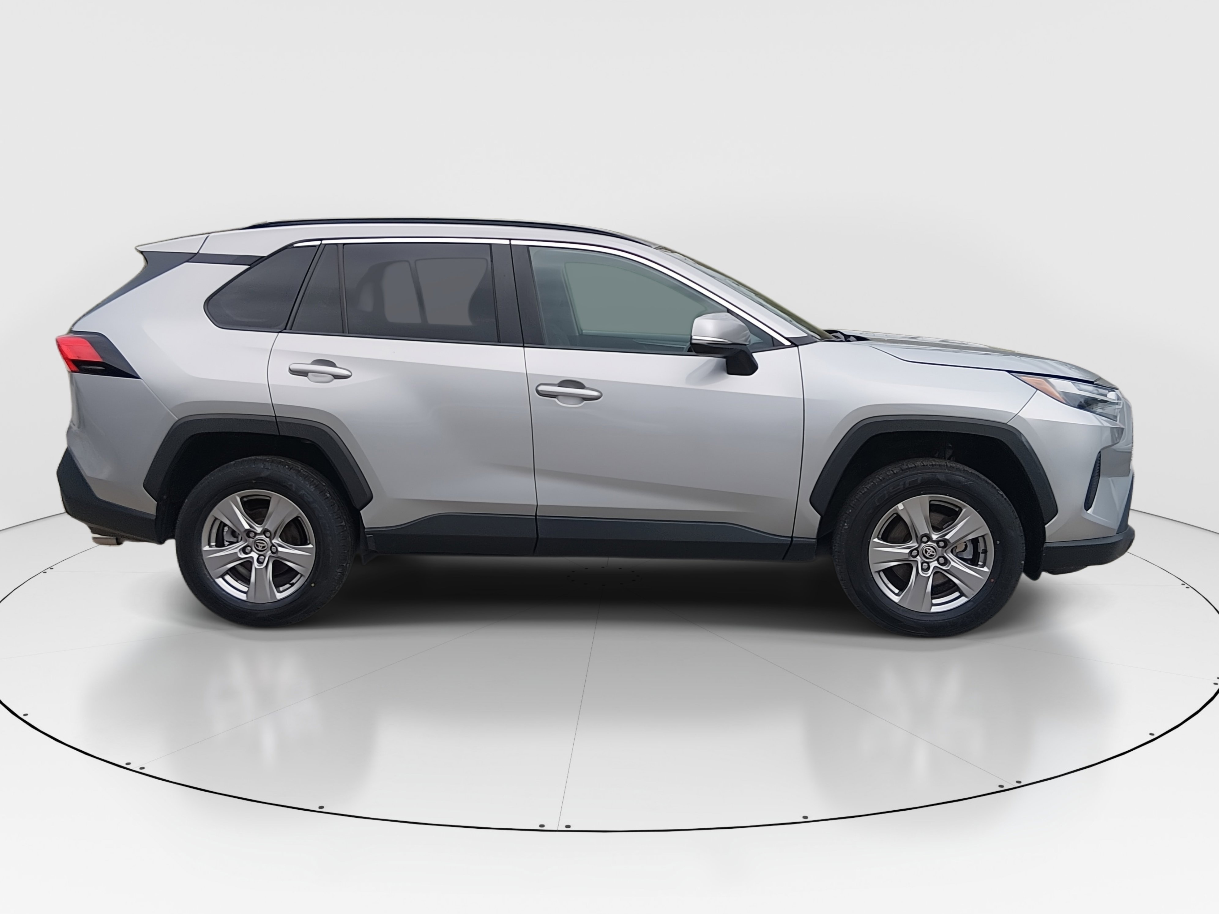 2024 Toyota RAV4 XLE - Photo 8
