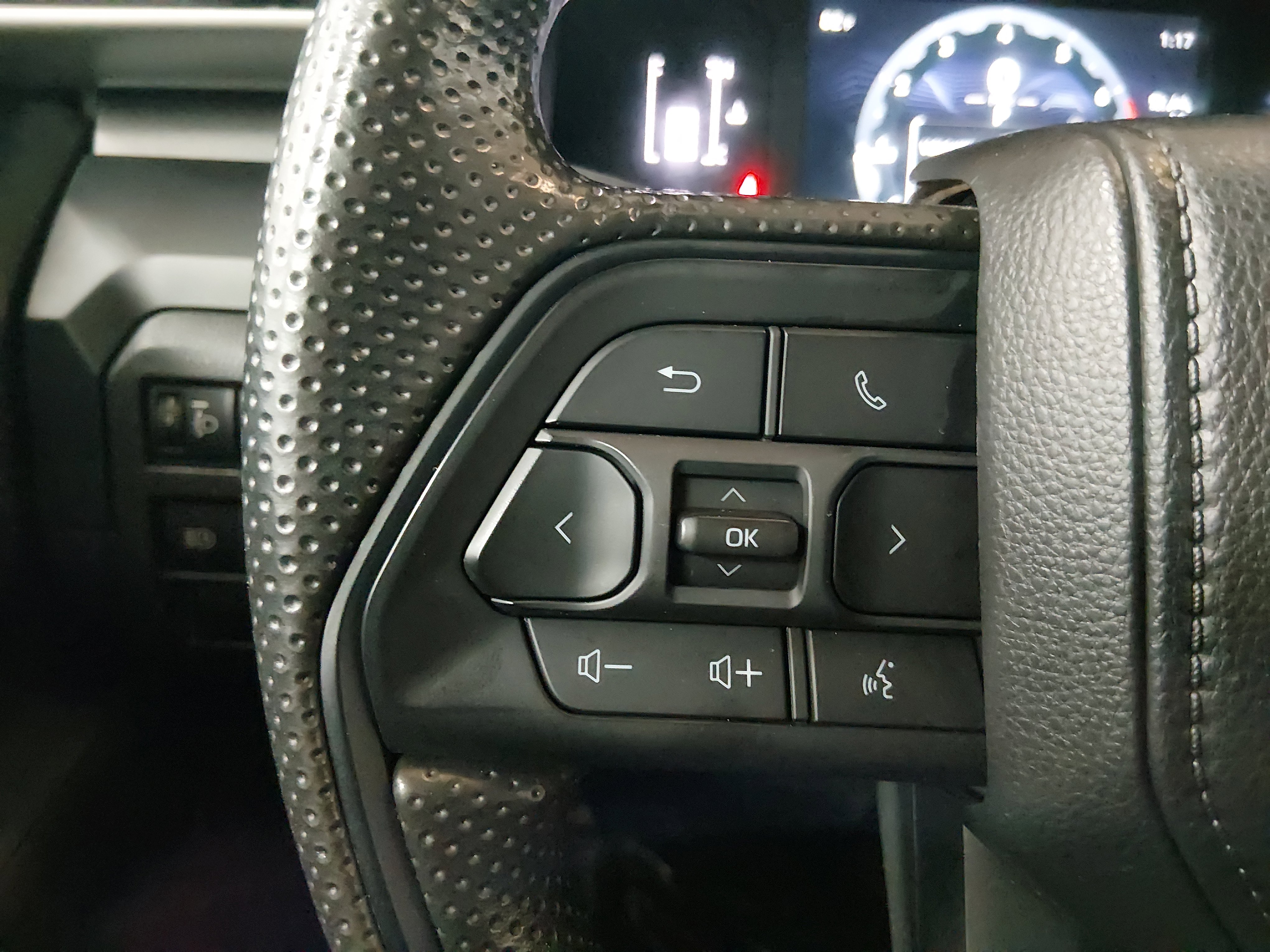 2024 Toyota Tacoma SR - Photo 12