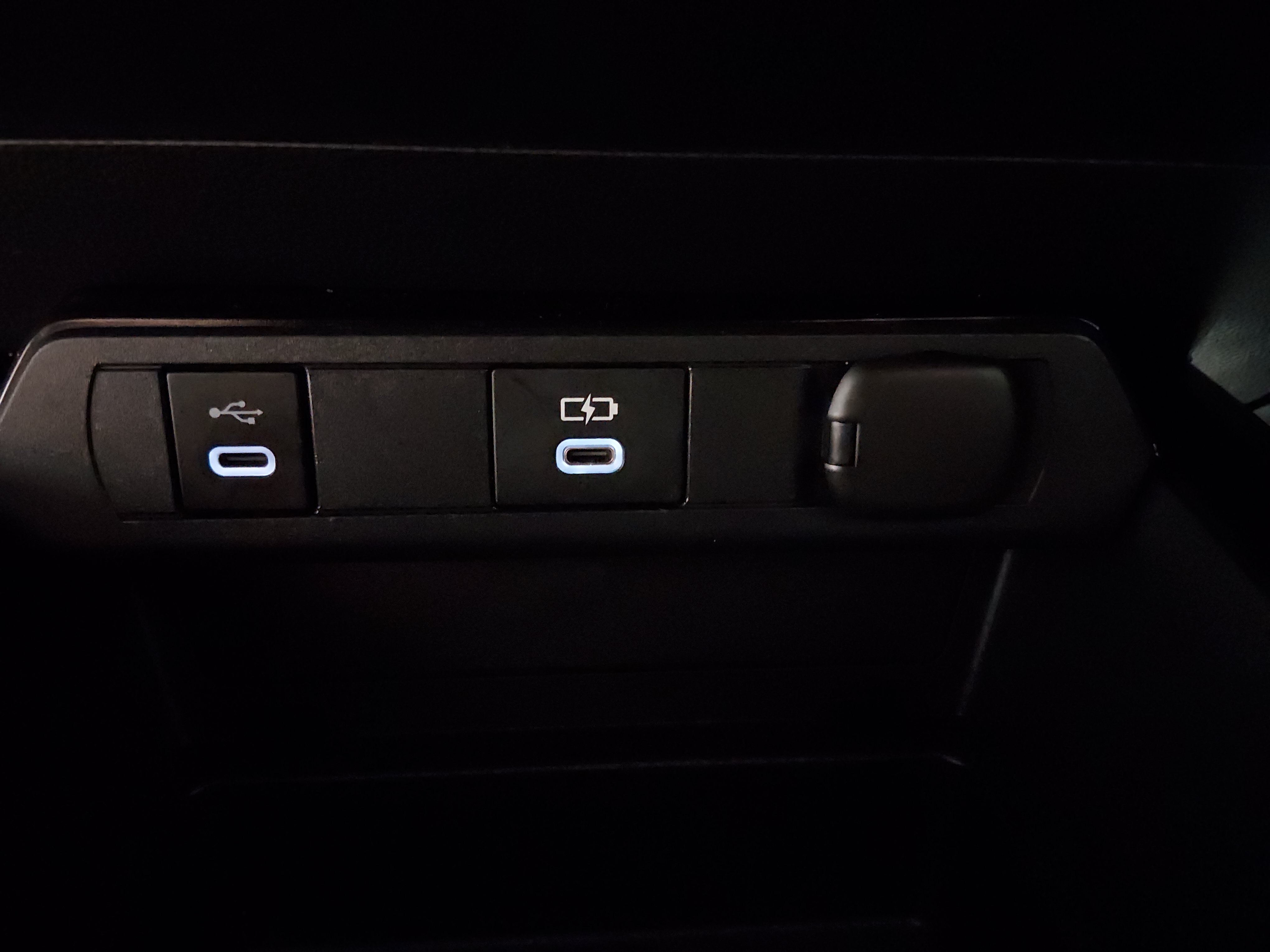 2024 Toyota Prius LE - Photo 17