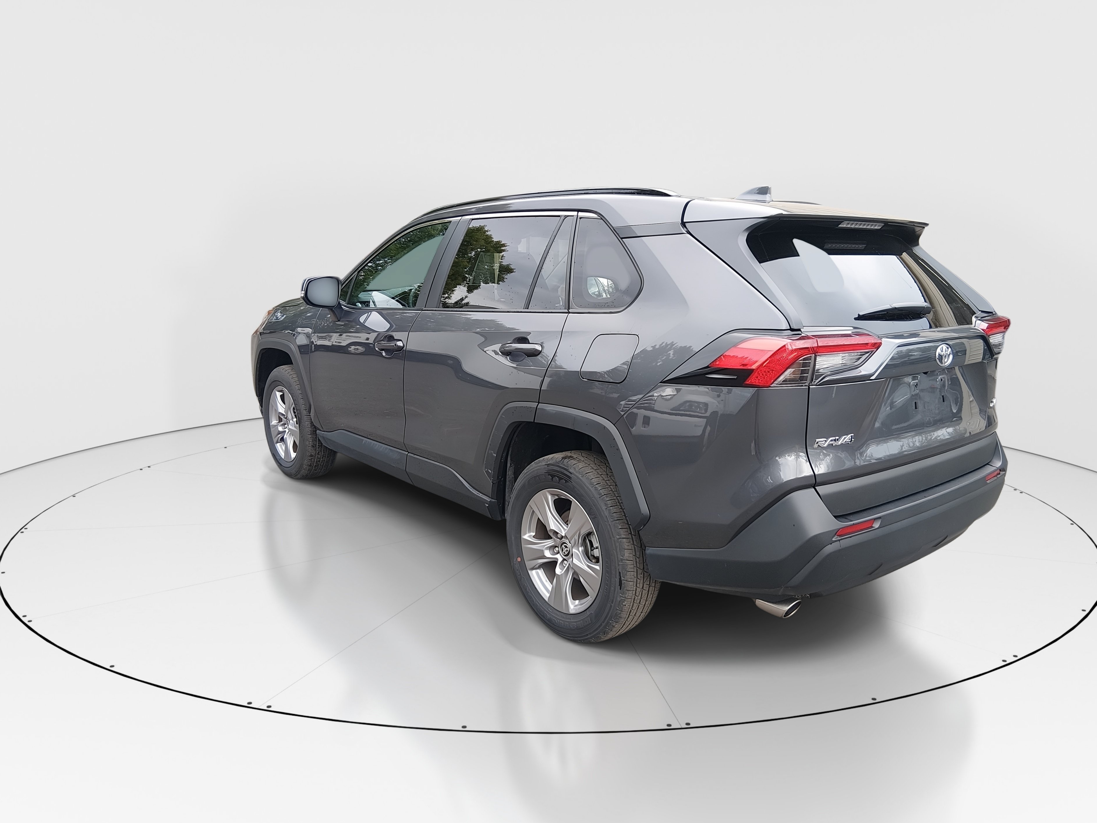 2025 Toyota RAV4 XLE - Photo 5
