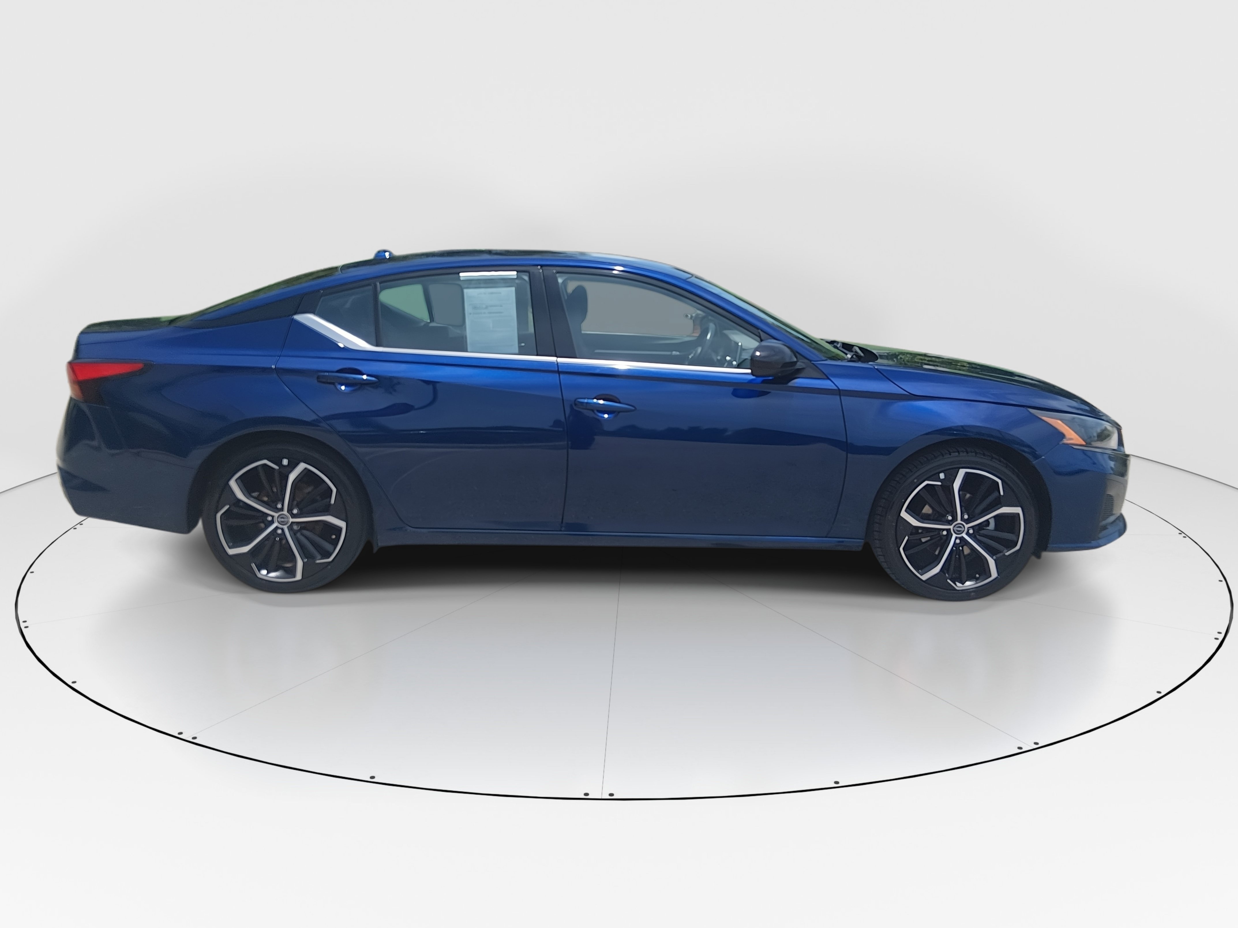 2024 Nissan Altima SR - Photo 8