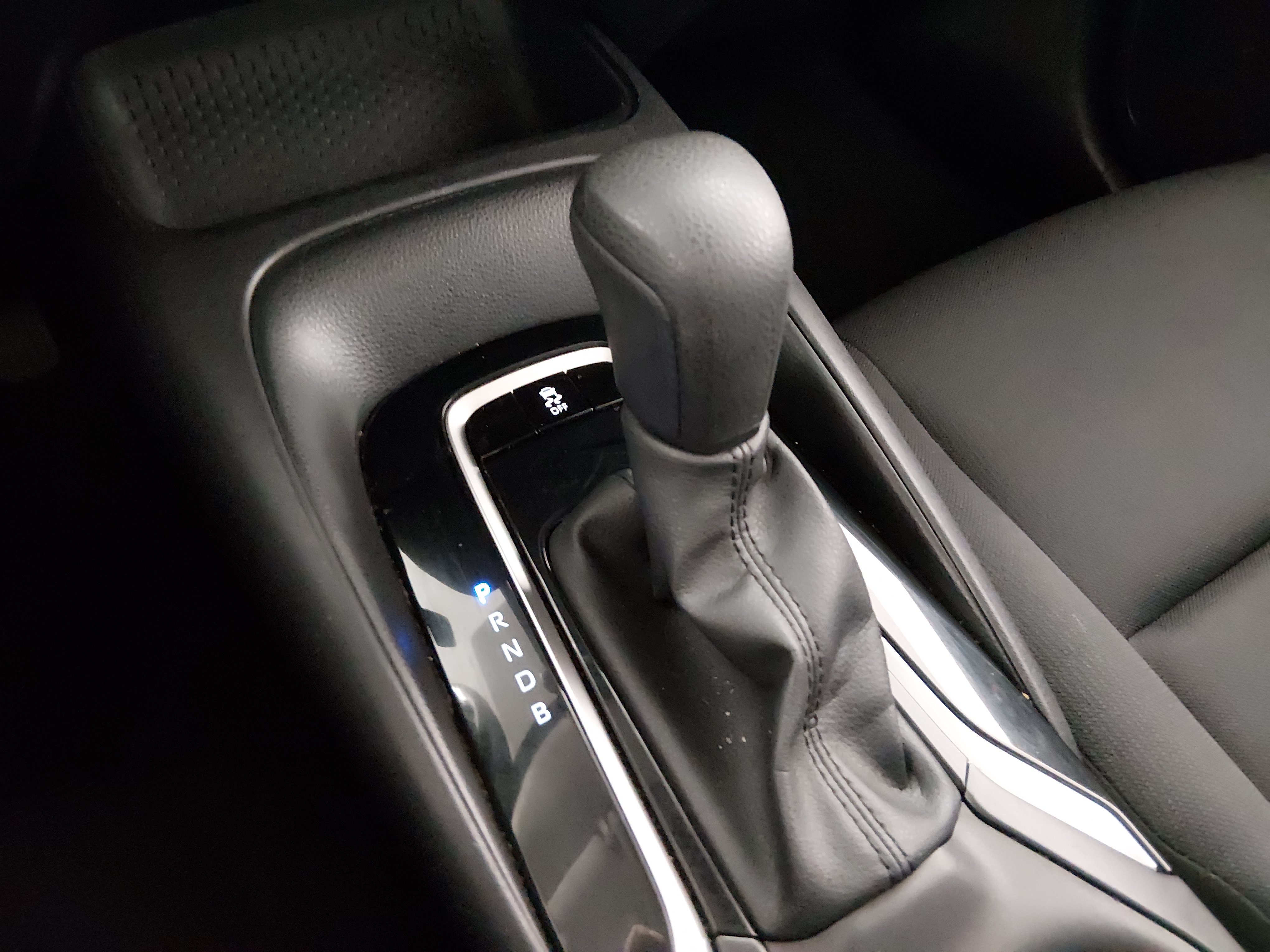2024 Toyota Corolla LE - Photo 16