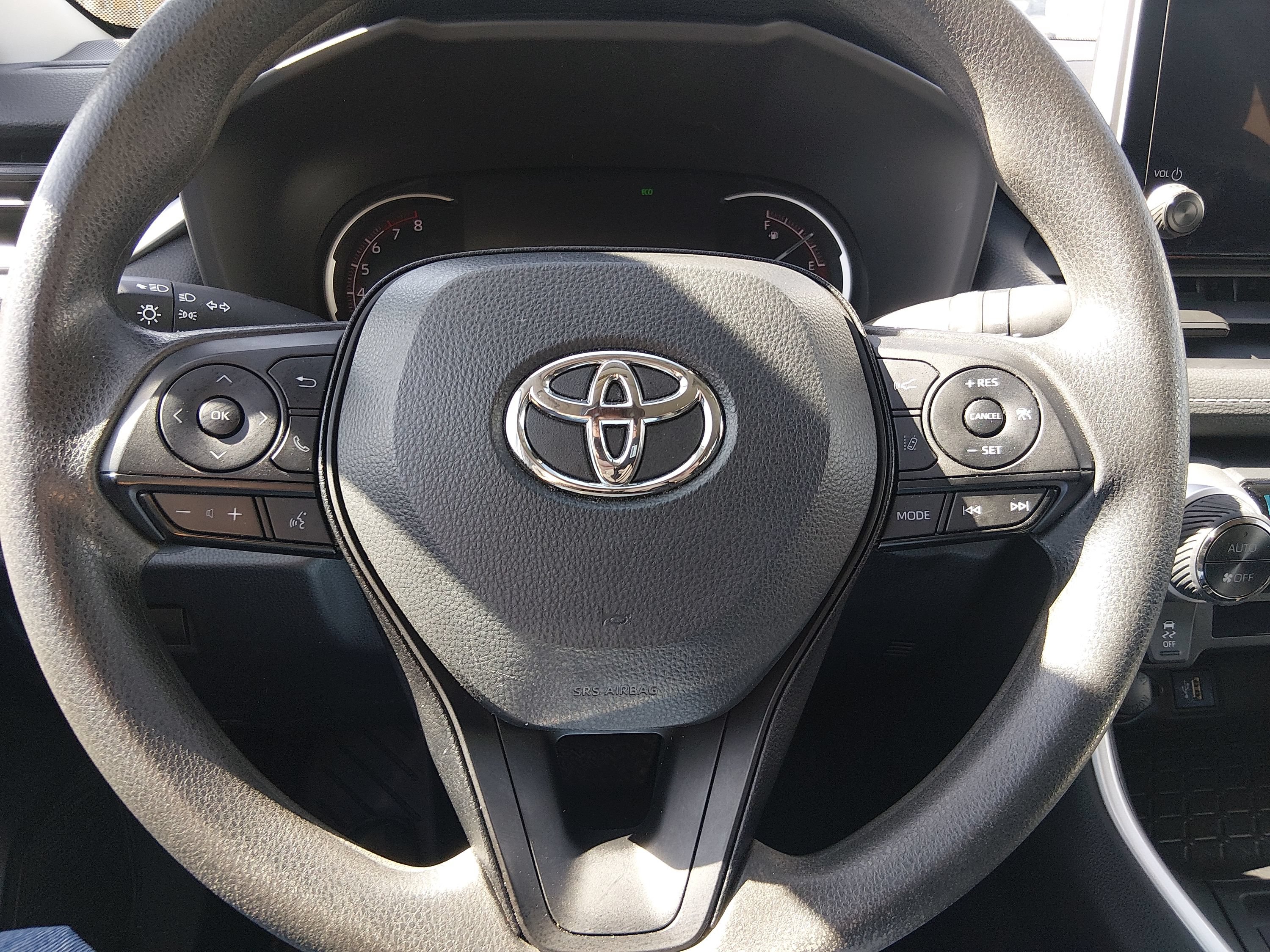 2024 Toyota RAV4 XLE - Photo 12
