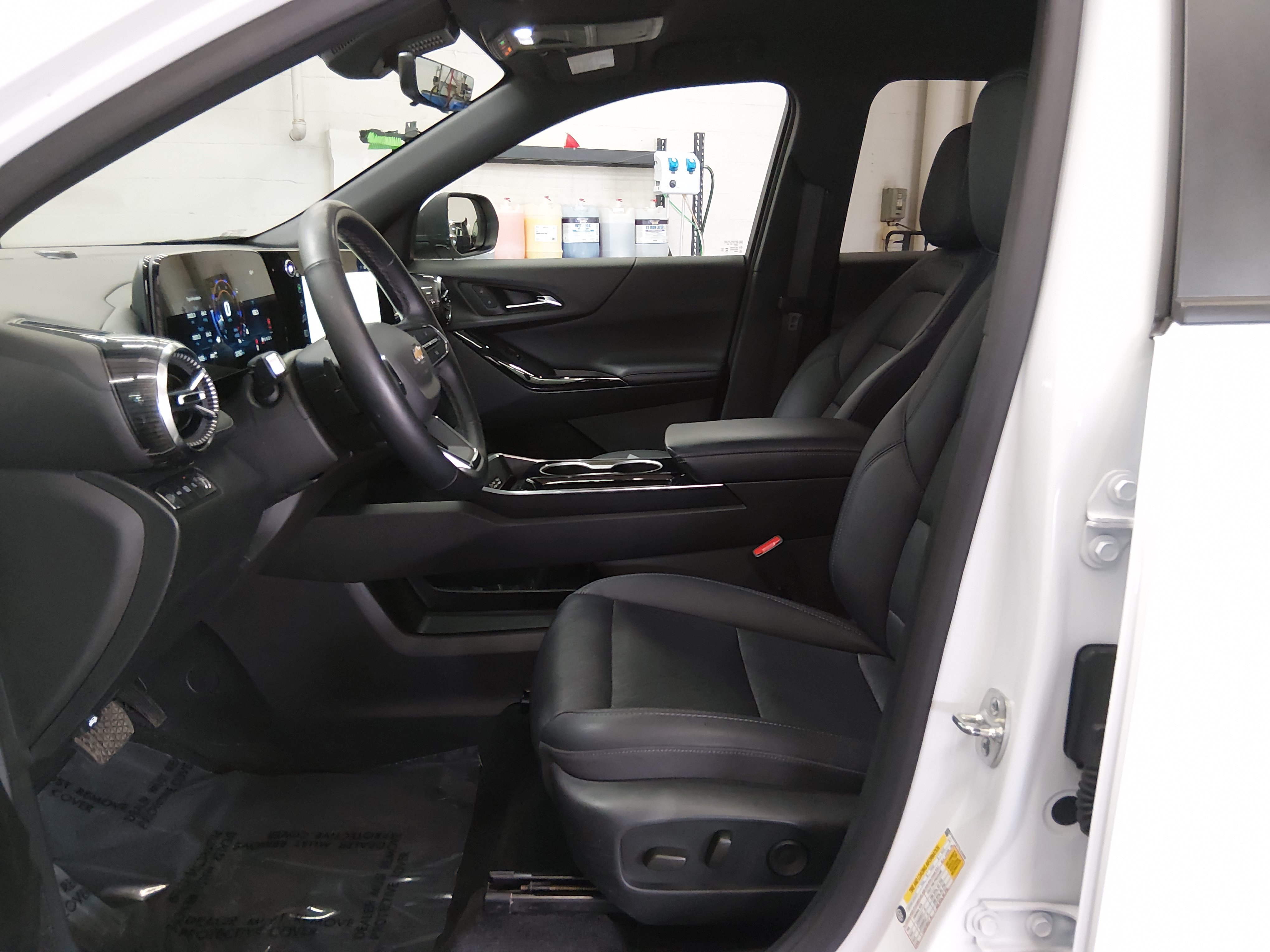 2025 Chevrolet Equinox LT - Photo 18