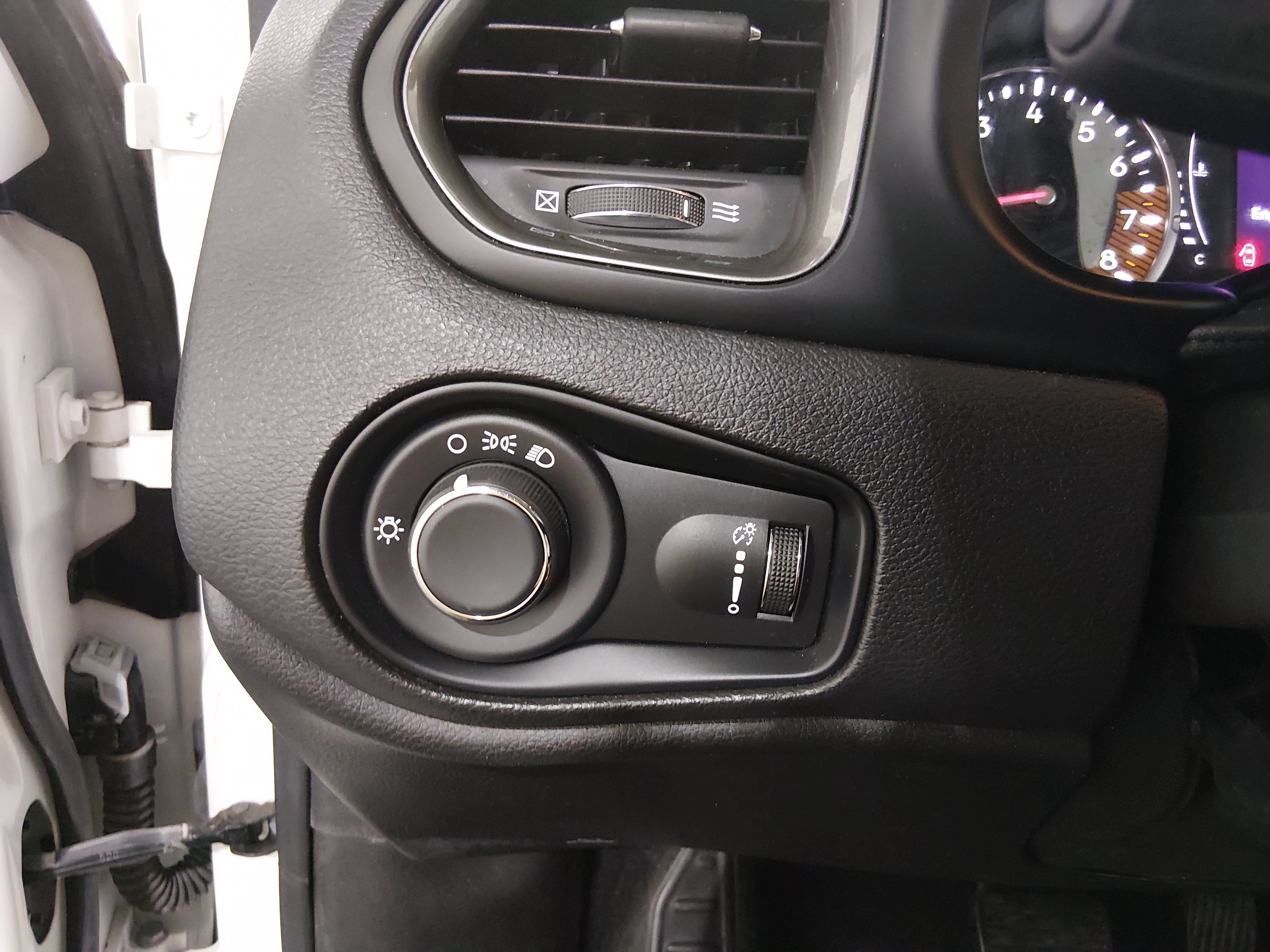 2023 Jeep Renegade Latitude - Photo 13
