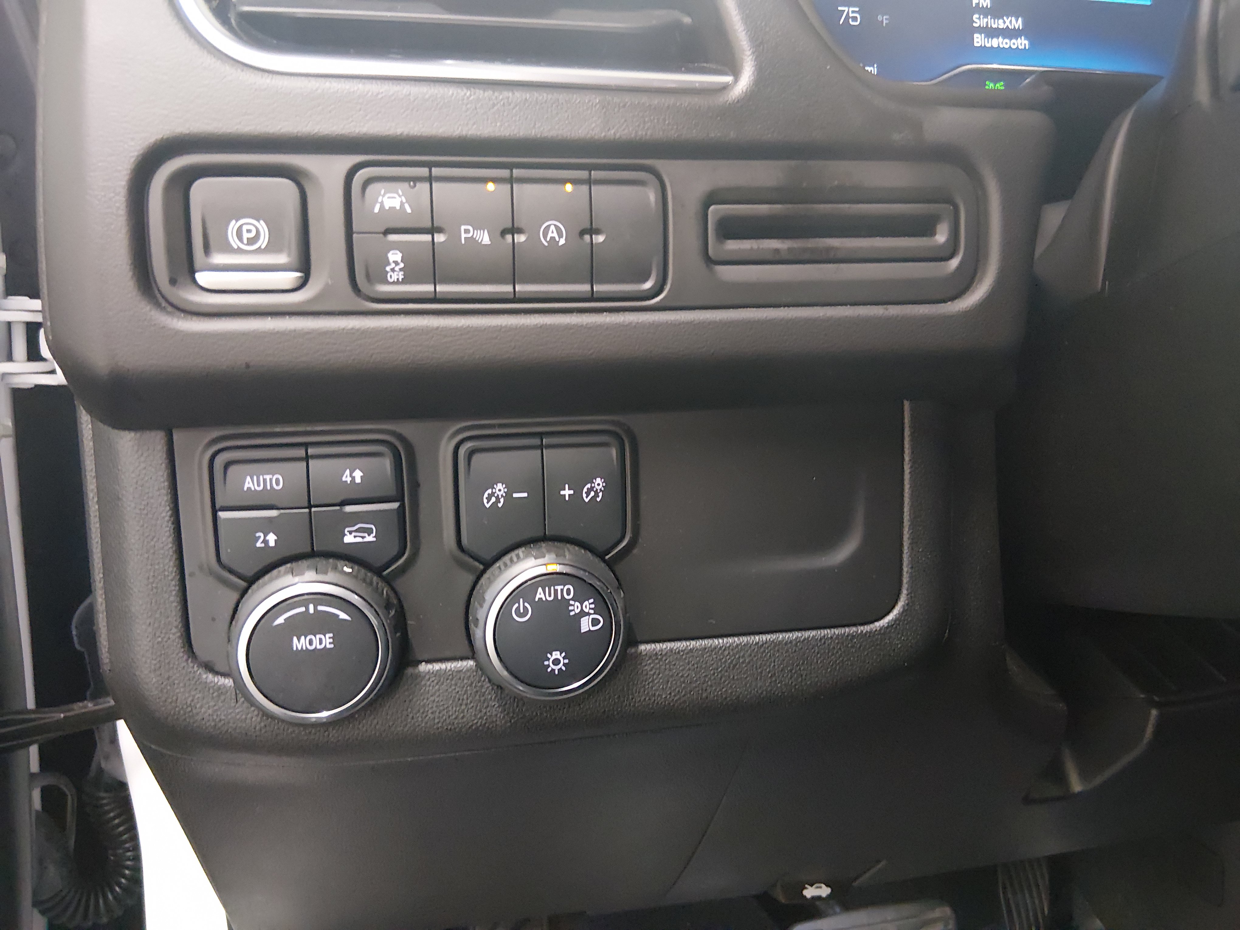 2024 Chevrolet Suburban LT - Photo 13