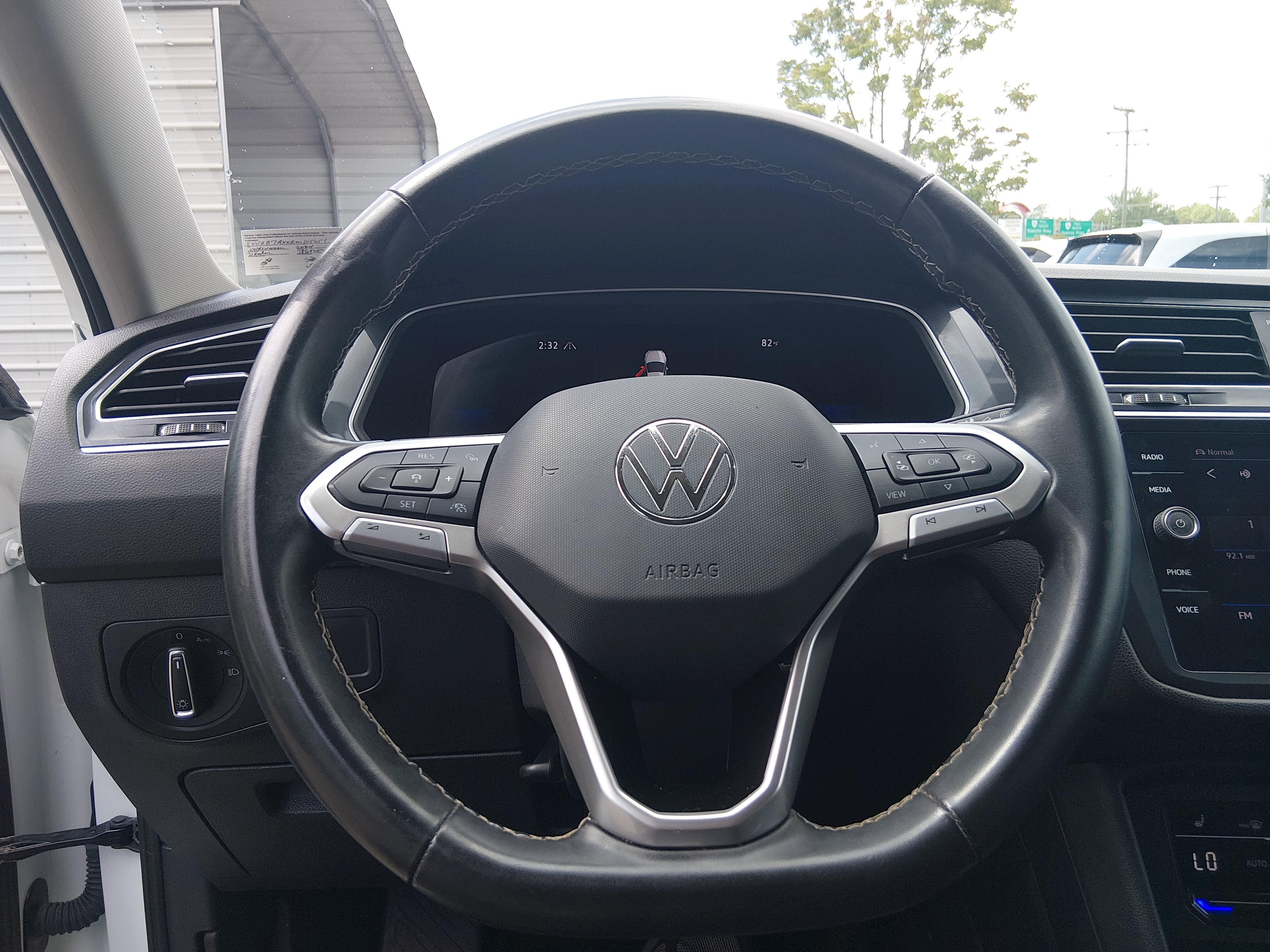 2024 Volkswagen Tiguan SE - Photo 12