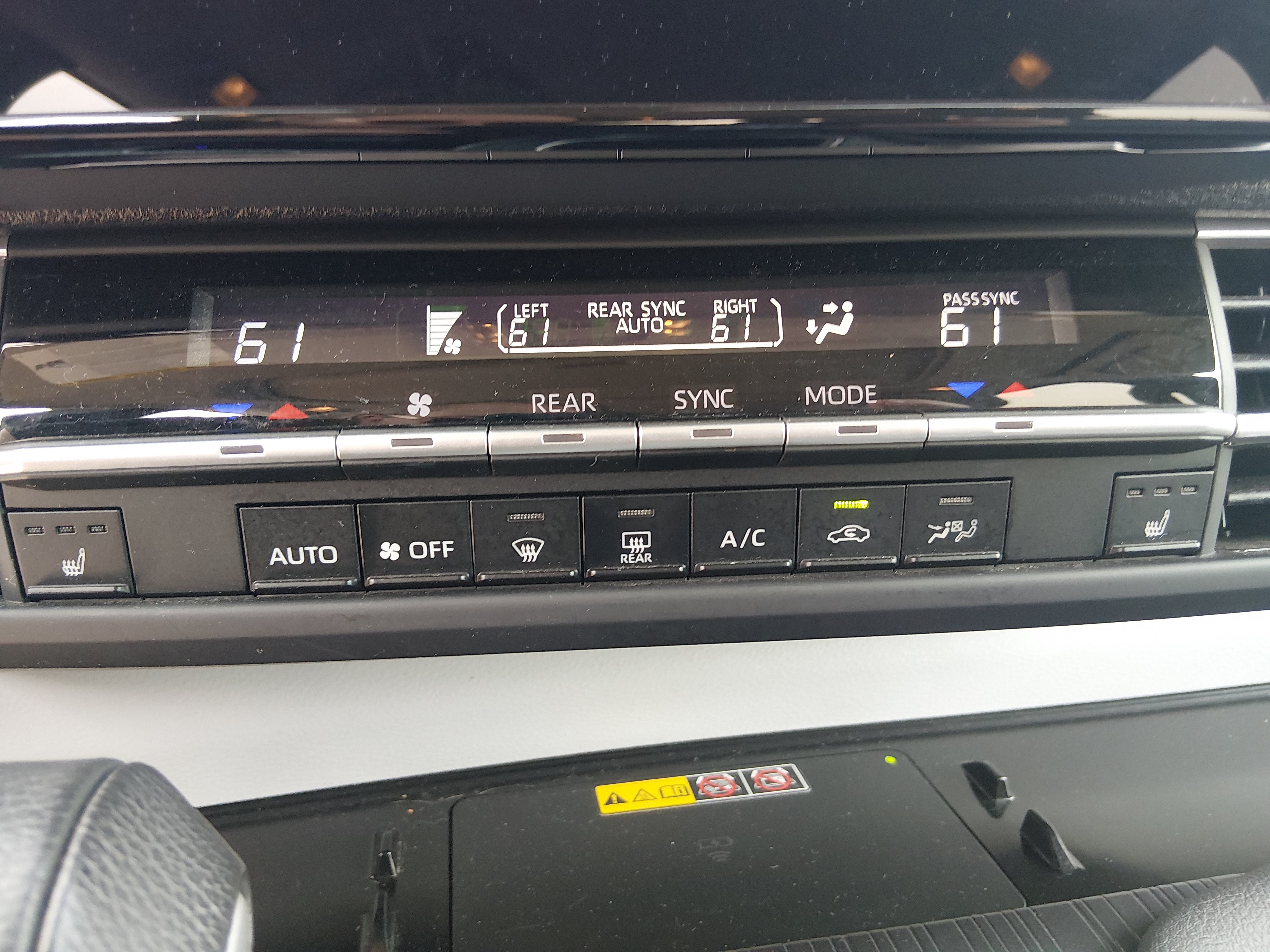 2025 Toyota Sienna XLE - Photo 18